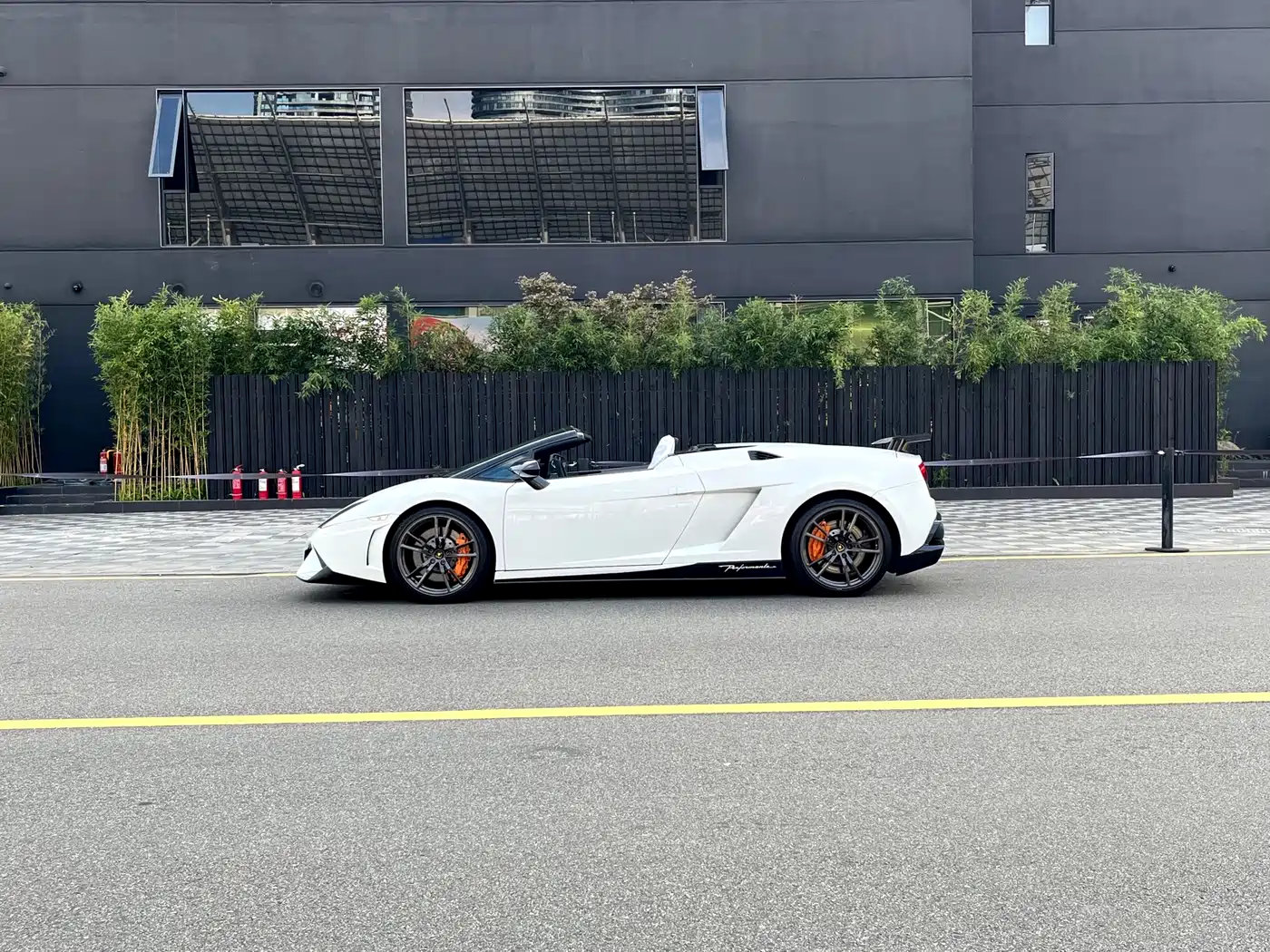 Lamborghini Gallardo 2011 LP 570-4 Spyder Performante фото 21