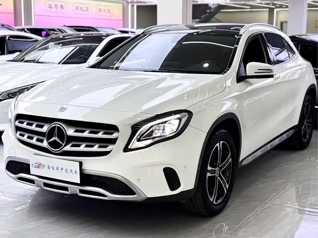 MERCEDES-BENZ GLA