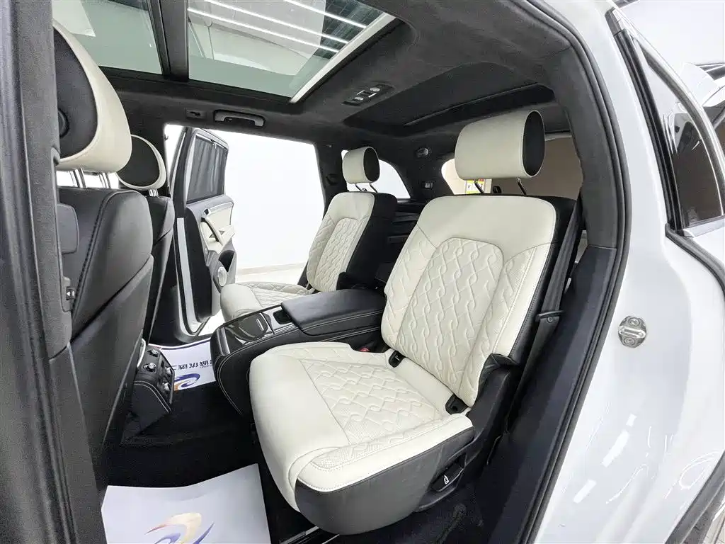 Audi Q7 2010 Model 6.0 V12 TDI Flagship фото 8