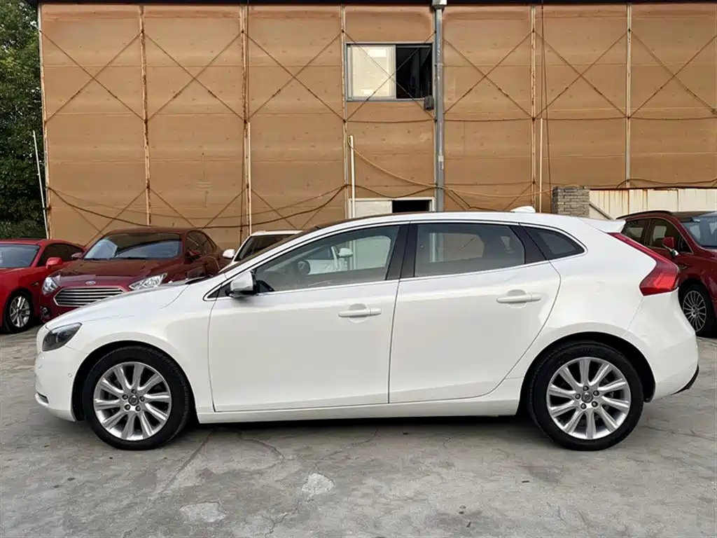 Volvo V40 2013 2014 2.0T Zhiya Edition