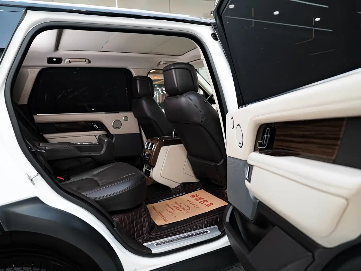 Land Rover Range Rover 2018 3.0 SC V6 Vogue Heritage Extended Edition фото 12