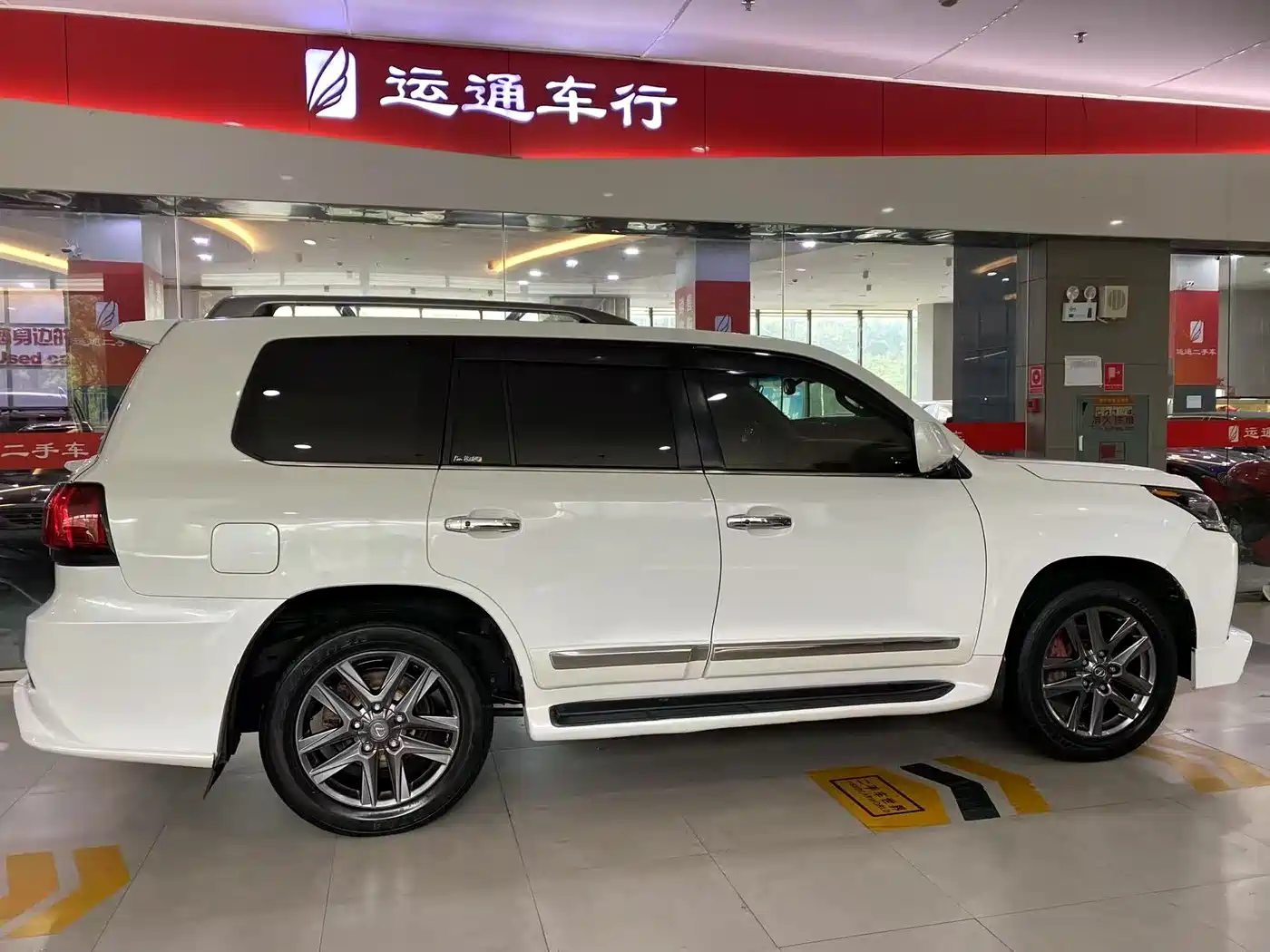 Lexus LX 2009 570 фото 3