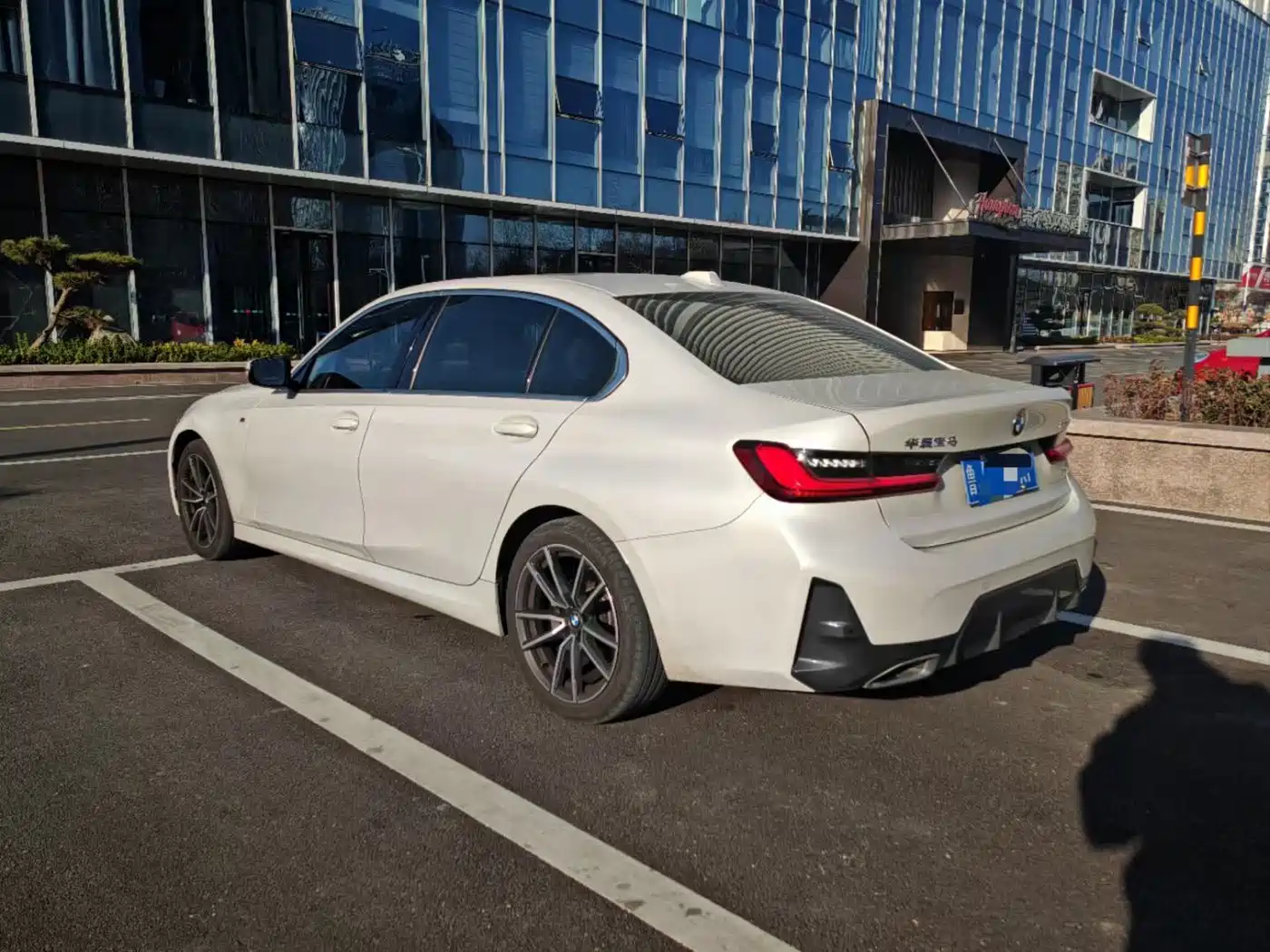BMW 3 Series 2023 320Li M Sport Package фото 9