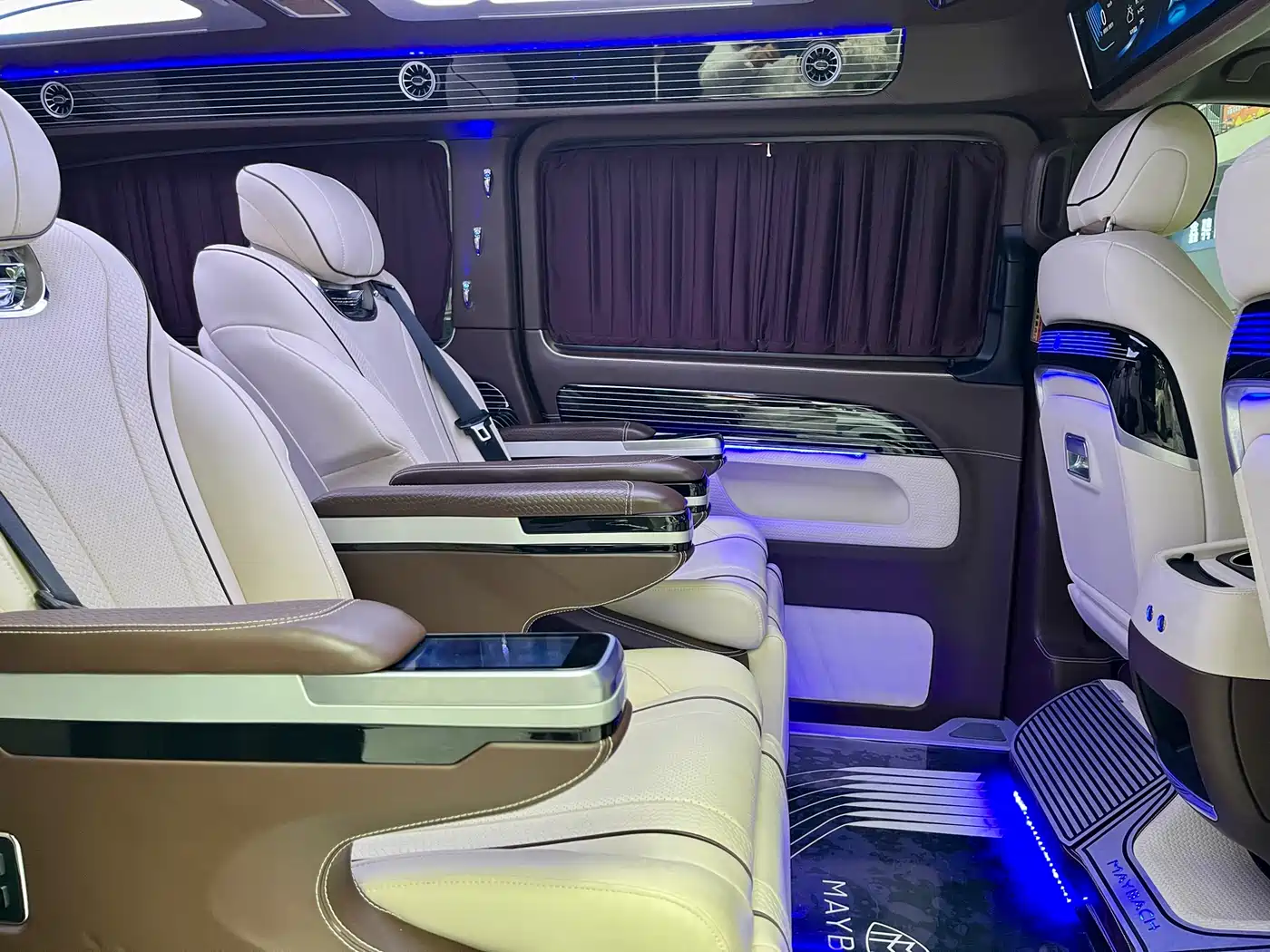 Mercedes-Benz Vito 2023 2.0T Business 7-Seater фото 13