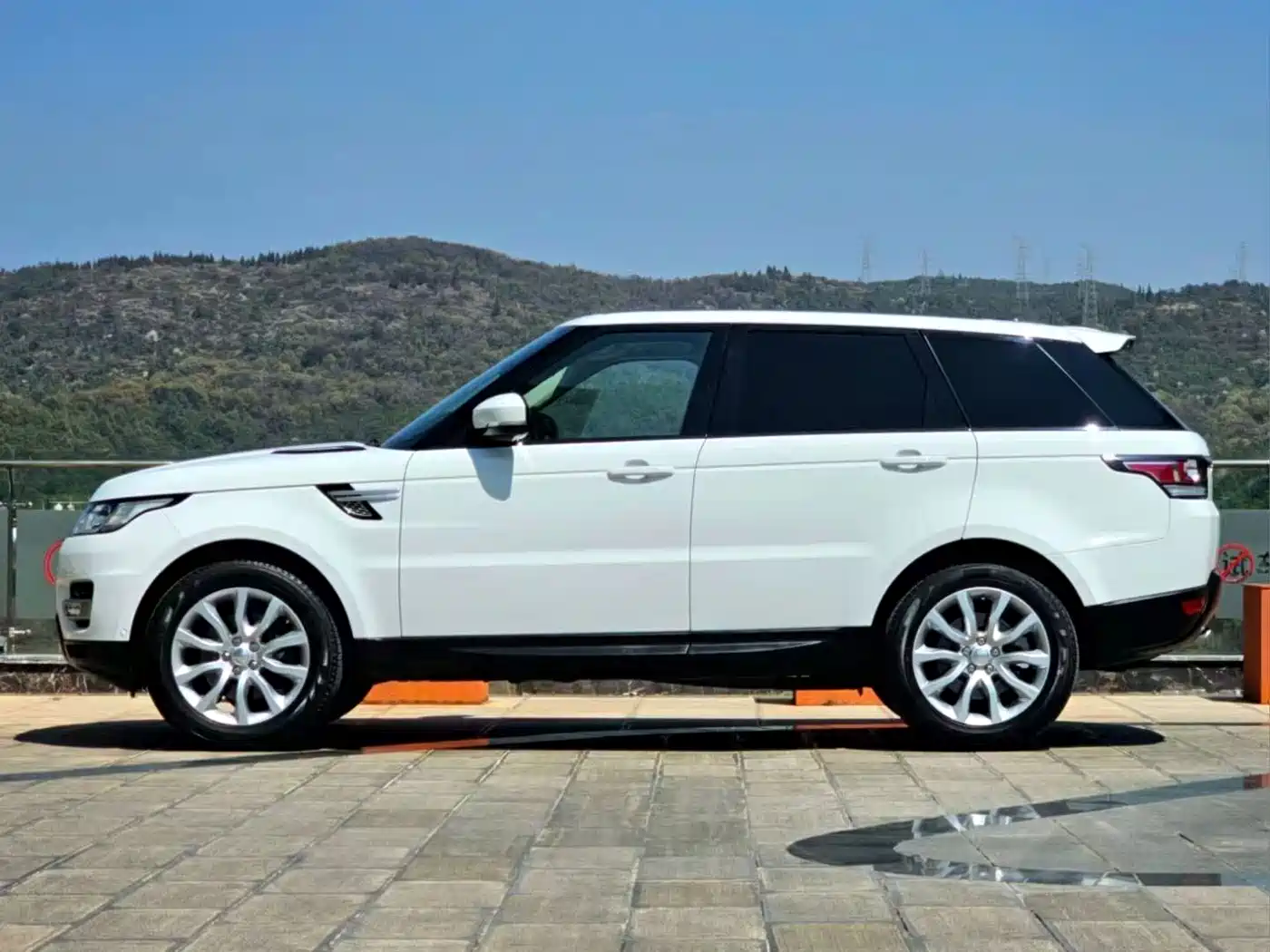 Land Rover Range Rover Sport 2014 3.0 SC V6 HSE фото 3