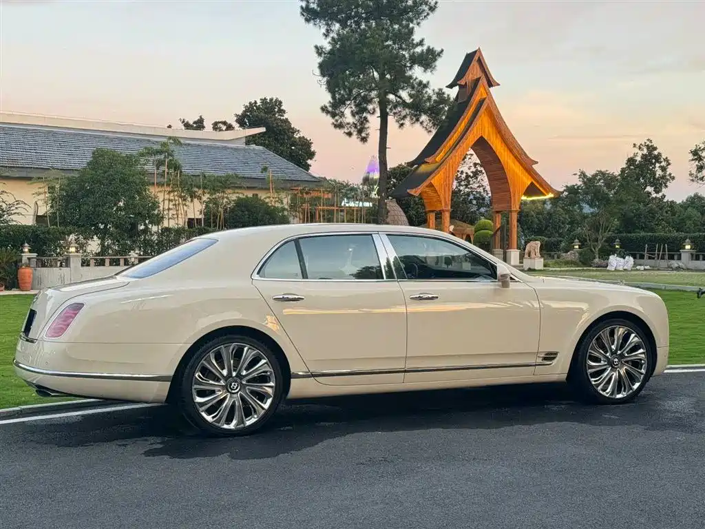 Bentley Mulsanne 2013 6.8T Mulliner Special Edition фото 8