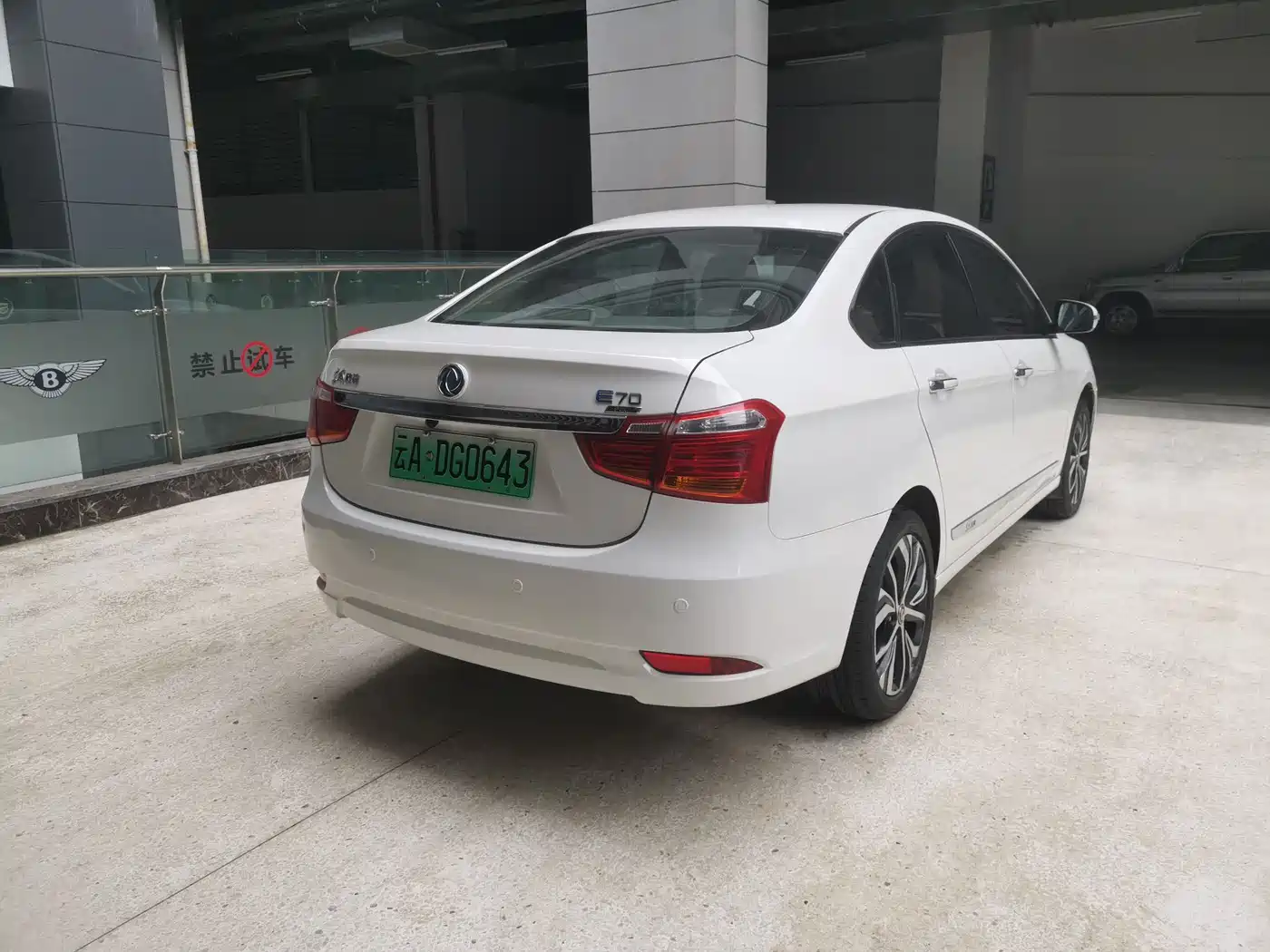 DONGFENG E70
