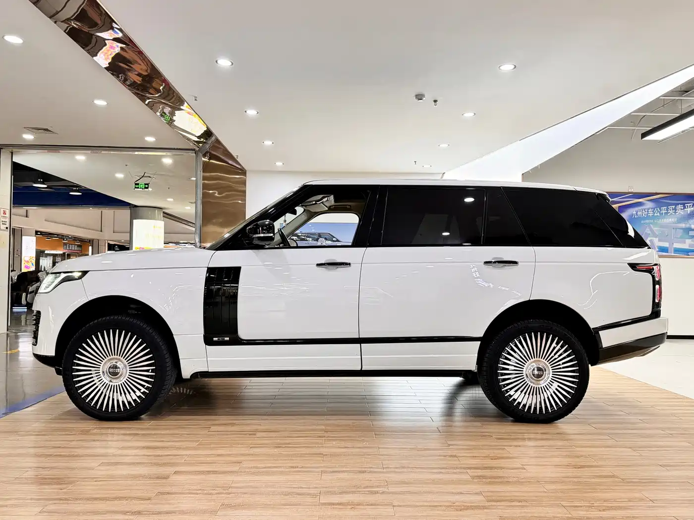 Land Rover Range Rover 2016 3.0 SC V6 Vogue LWB фото 4