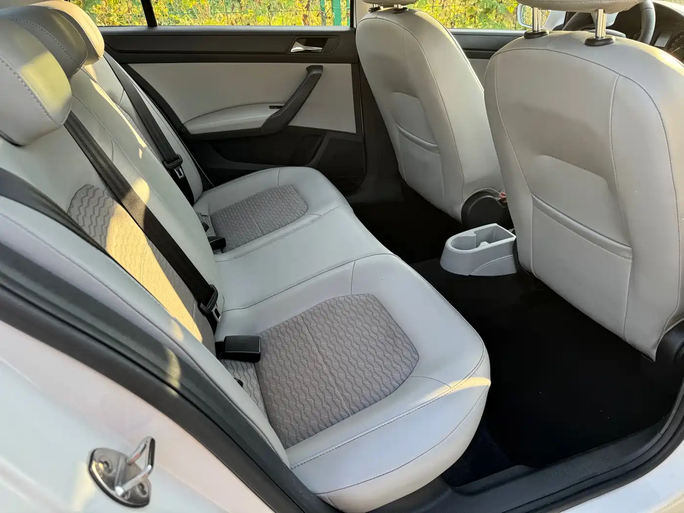 Škoda Rapid 2016 1.6L Automatic Pioneer Edition фото 5