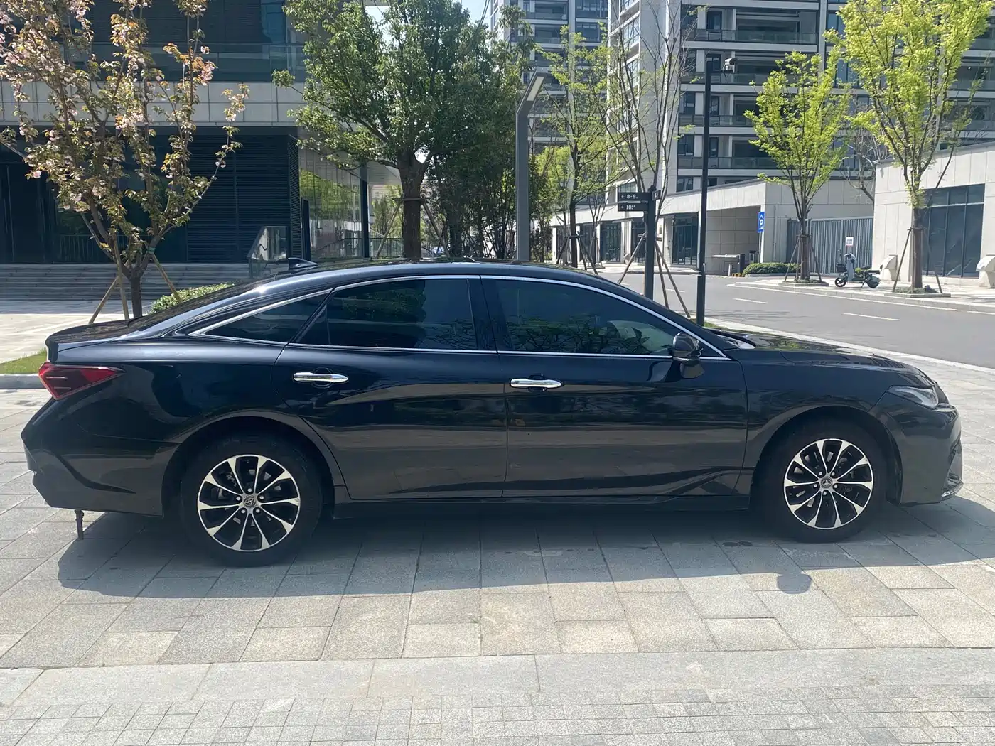 Toyota Avalon 2022 2.0L Luxury Edition фото 8