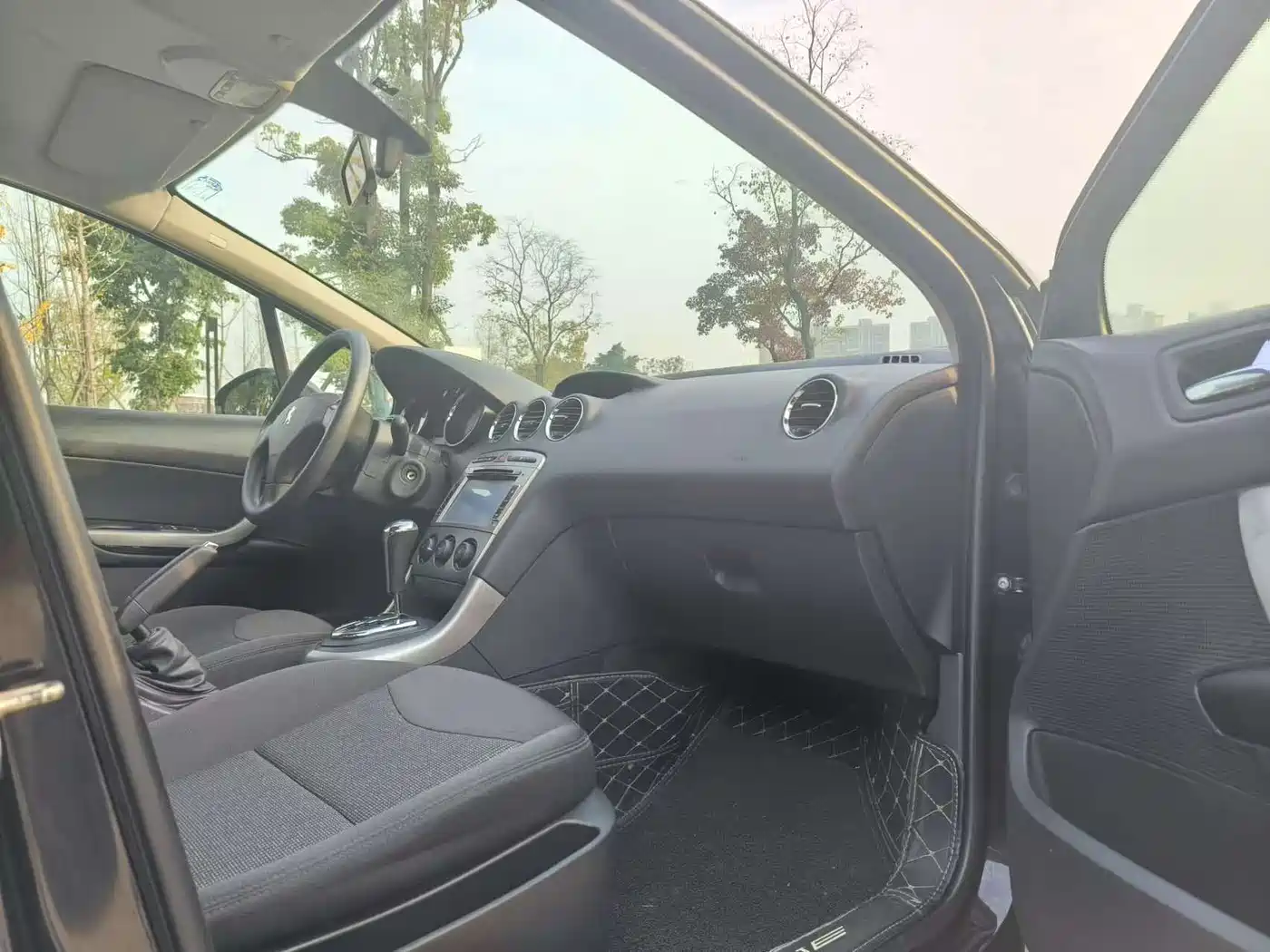 Peugeot 408 2012 2011 1.6L Automatic Comfort Edition