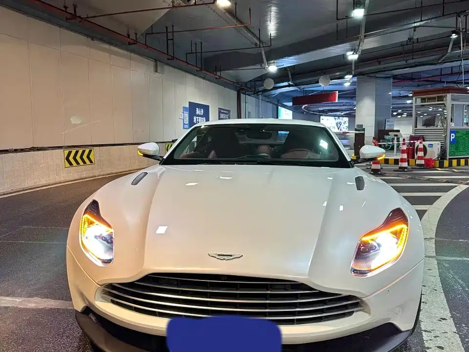 ASTON MARTIN DB11