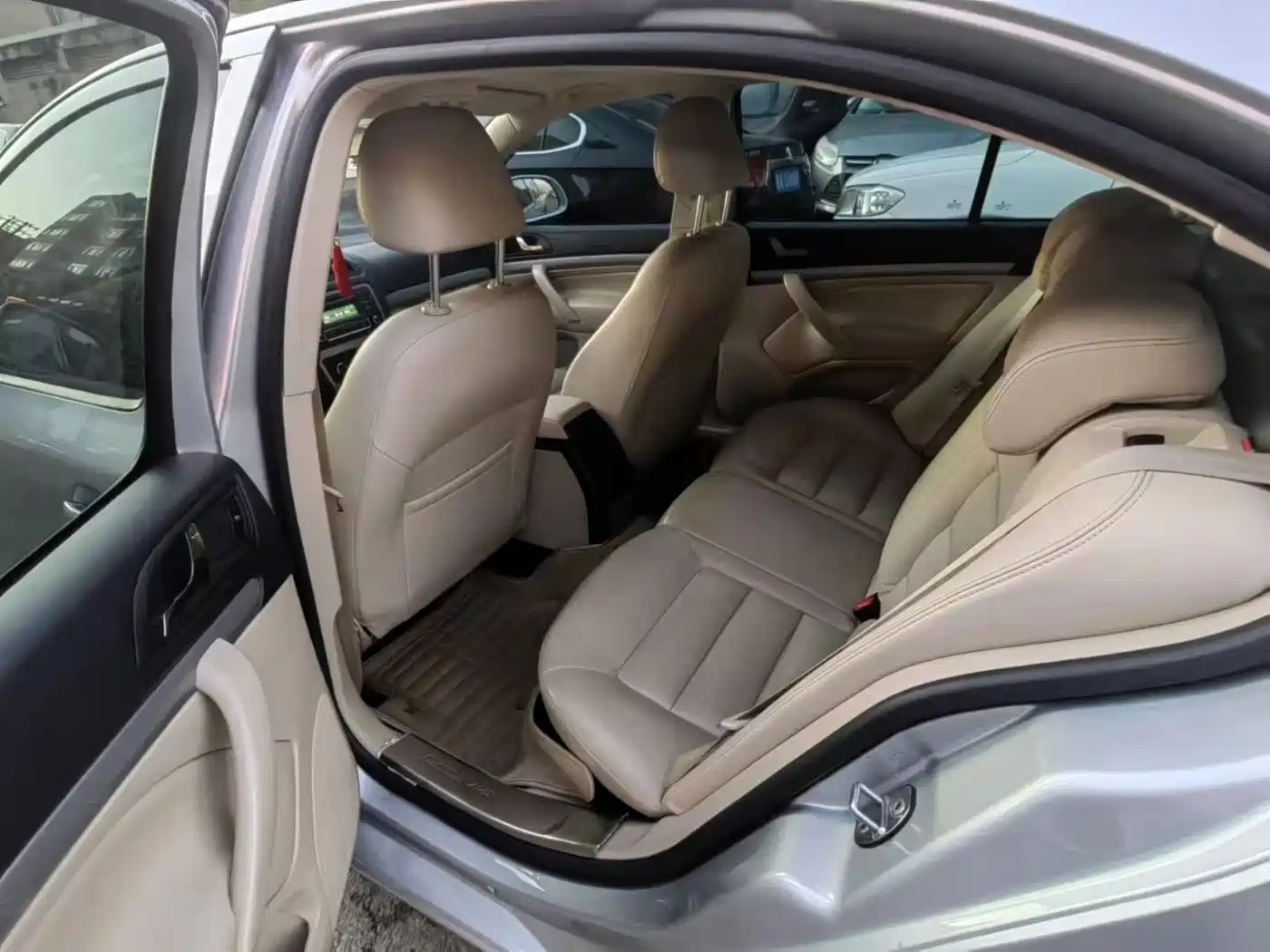 Škoda Octavia 2015 Classic 1.6L Manual Elite Edition фото 9