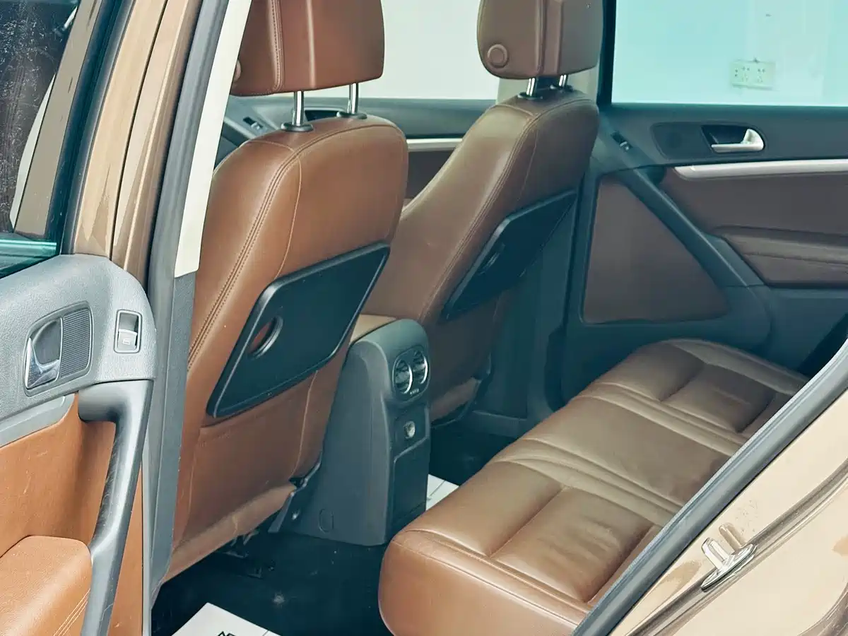 Volkswagen Tiguan 2012 2.0TSI Luxury Edition фото 14