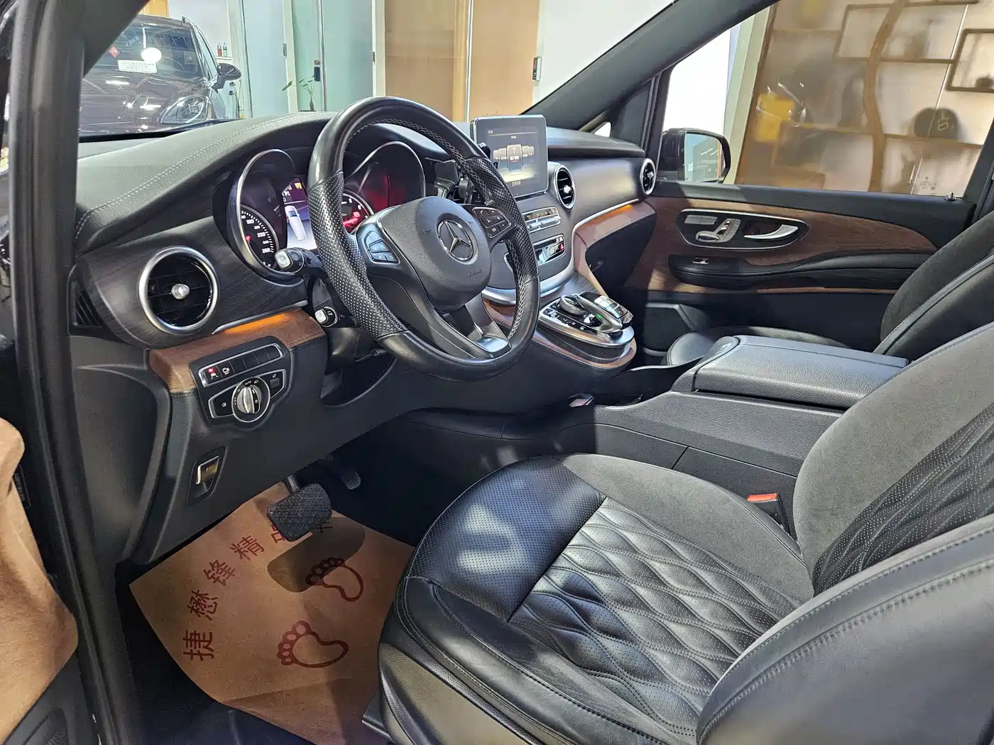 Mercedes-Benz V-Class 2018 V 260 L Premium Long Version China V фото 8