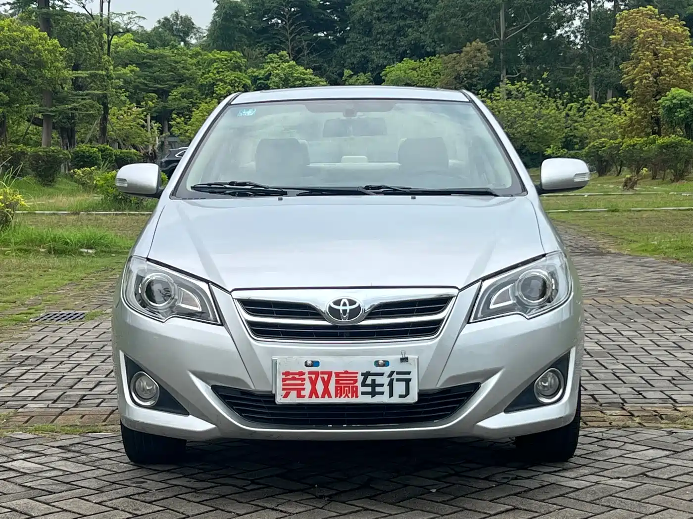Toyota Corolla 2013 1.6L Automatic Luxury фото 2