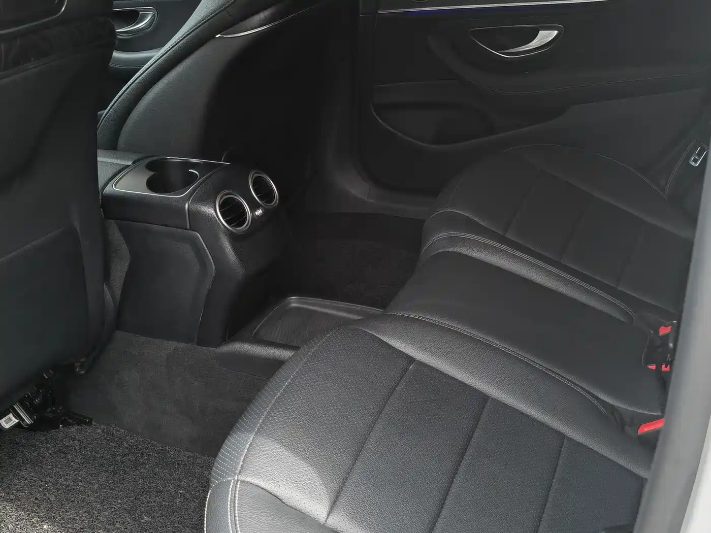 Mercedes-Benz E-Class 2018 E 200 L Sport фото 8