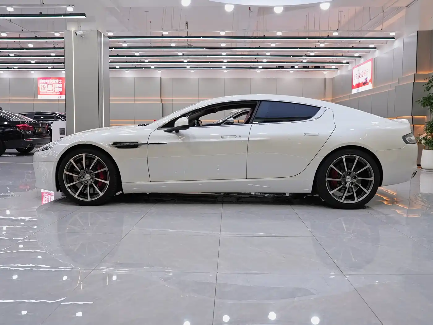 Aston Martin Rapide 2017 6.0L S фото 4