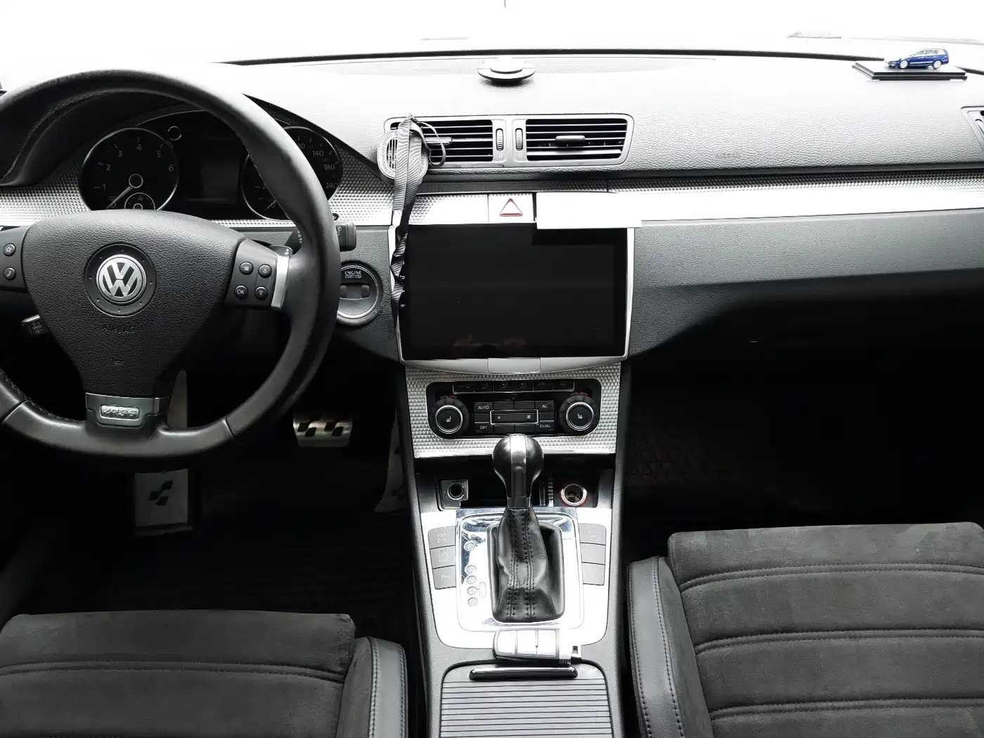 Volkswagen Passat 2008 Volkswagen R36 Wagon фото 9