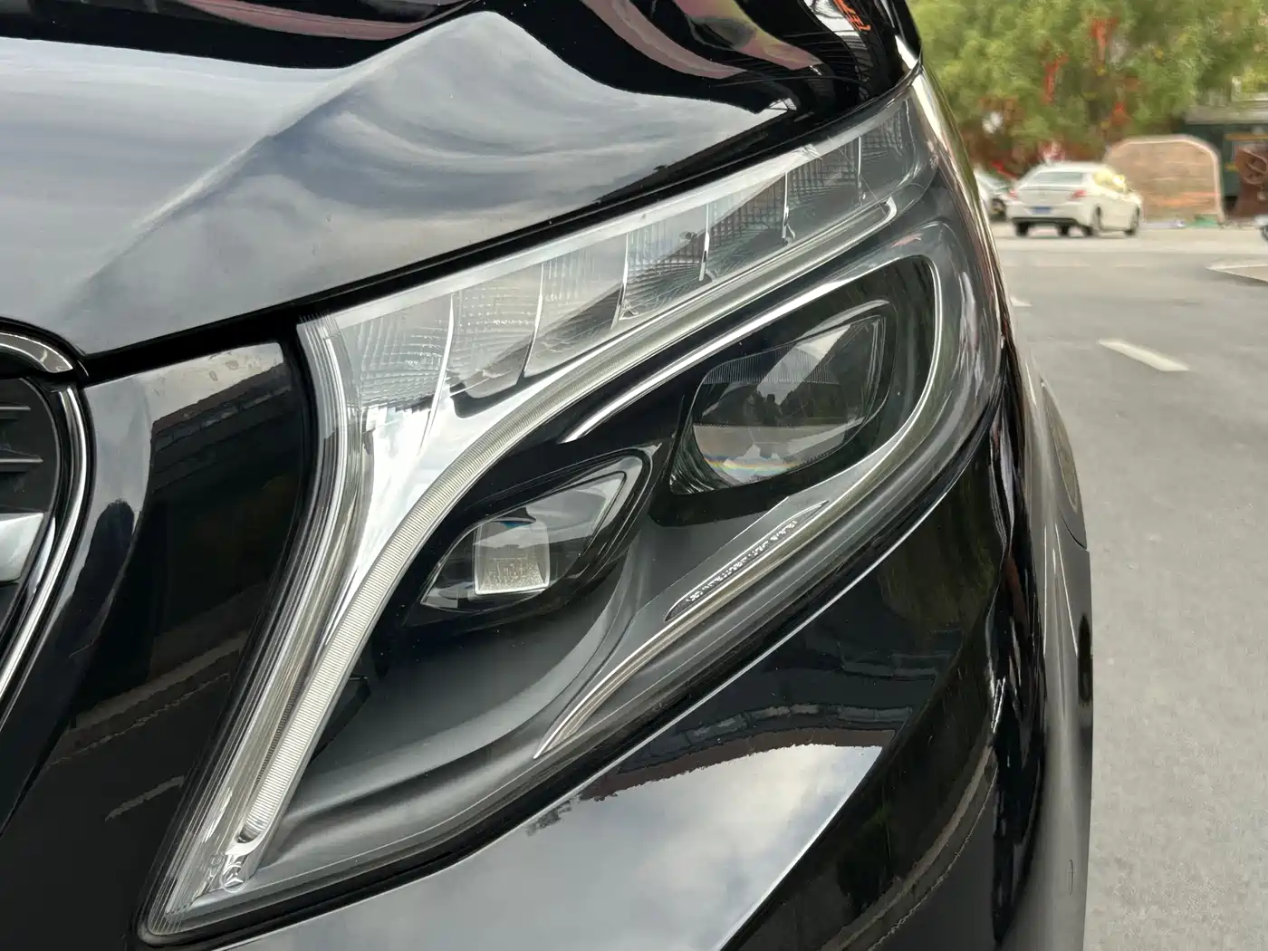 Mercedes-Benz V-Class 2017 Model V 260 L Premium Extended Edition фото 22