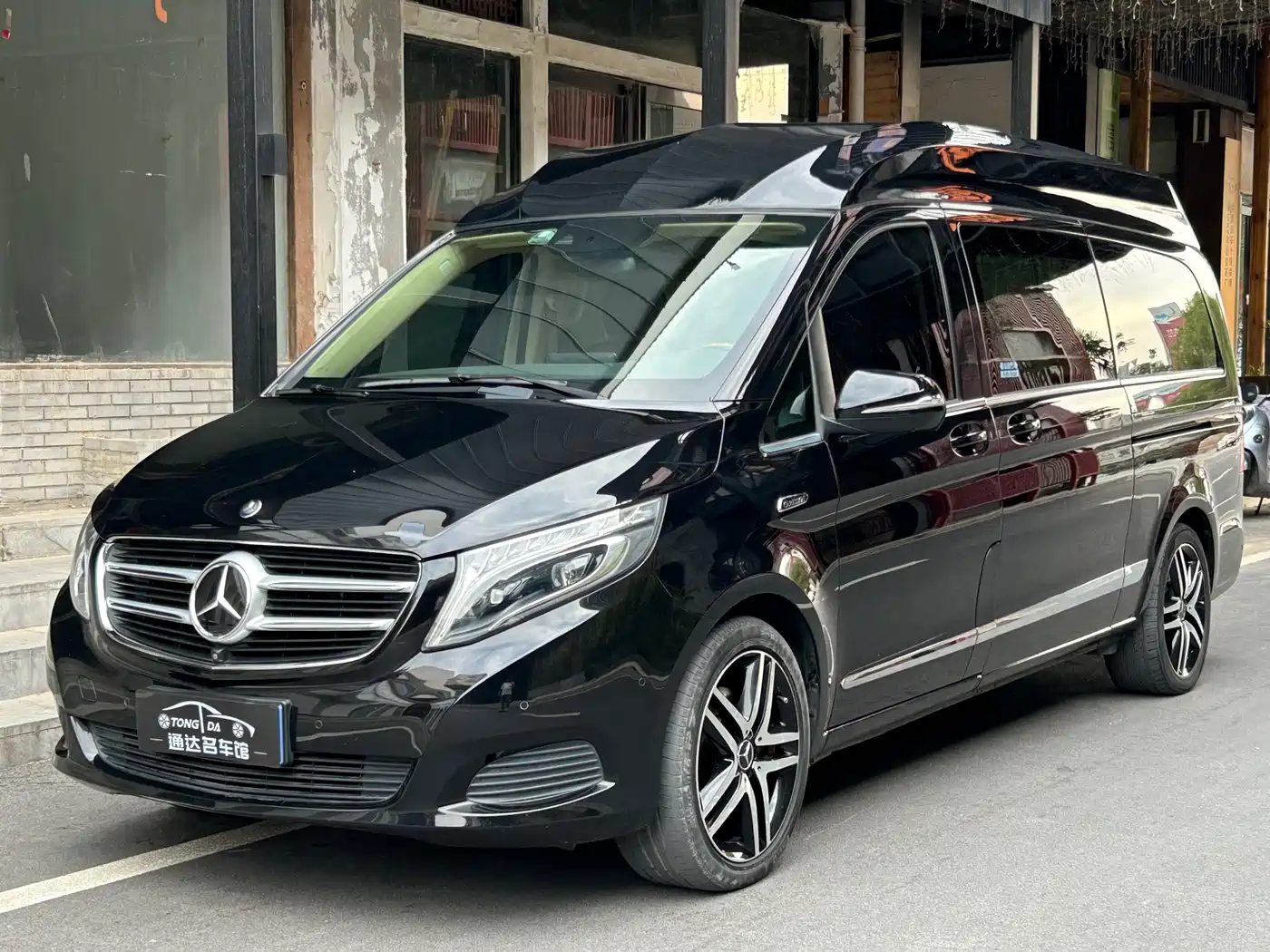Mercedes-Benz V-Class 2017 Model V 260 L Premium Extended Edition