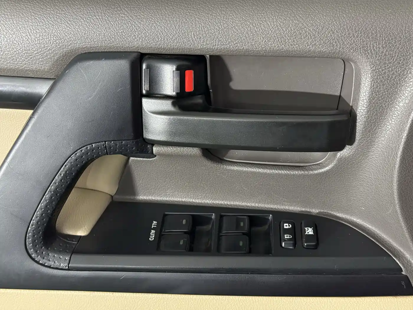 Toyota Land Cruiser (Import) 2015 4.0L V6 Middle East Limited Edition фото 17