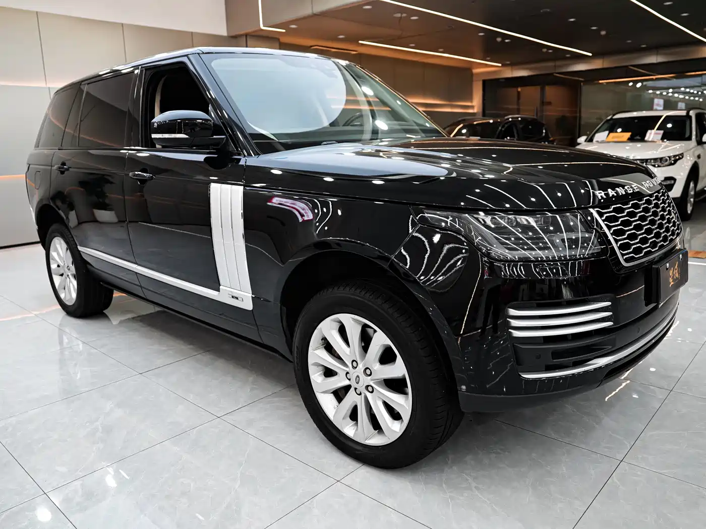 Land Rover Range Rover 2018 3.0 SC V6 Vogue Heritage Extended Edition фото 9