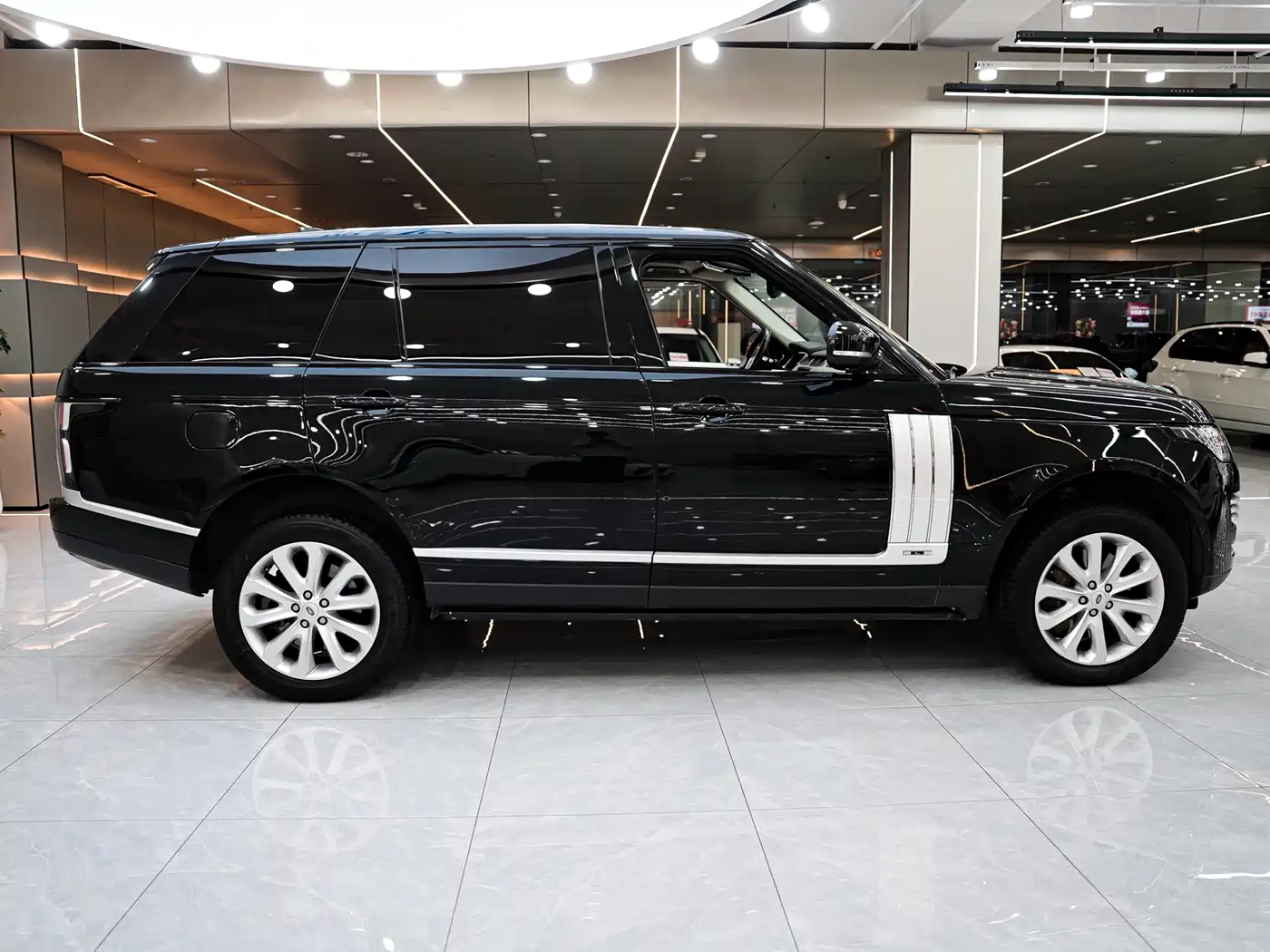 Land Rover Range Rover 2018 3.0 SC V6 Vogue Heritage Extended Edition фото 8