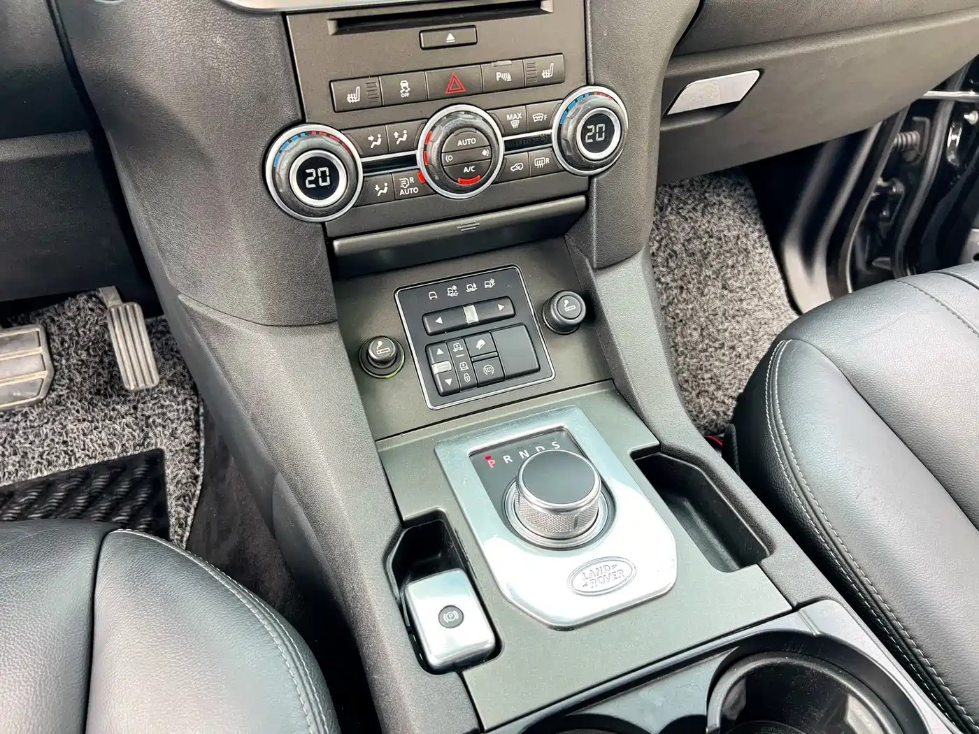 Land Rover Discovery 2015 3.0 SC V6 HSE фото 11