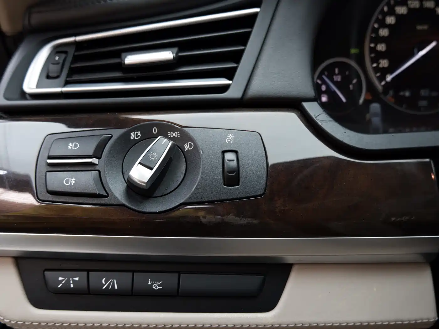 BMW 7 Series 2010 760Li фото 5