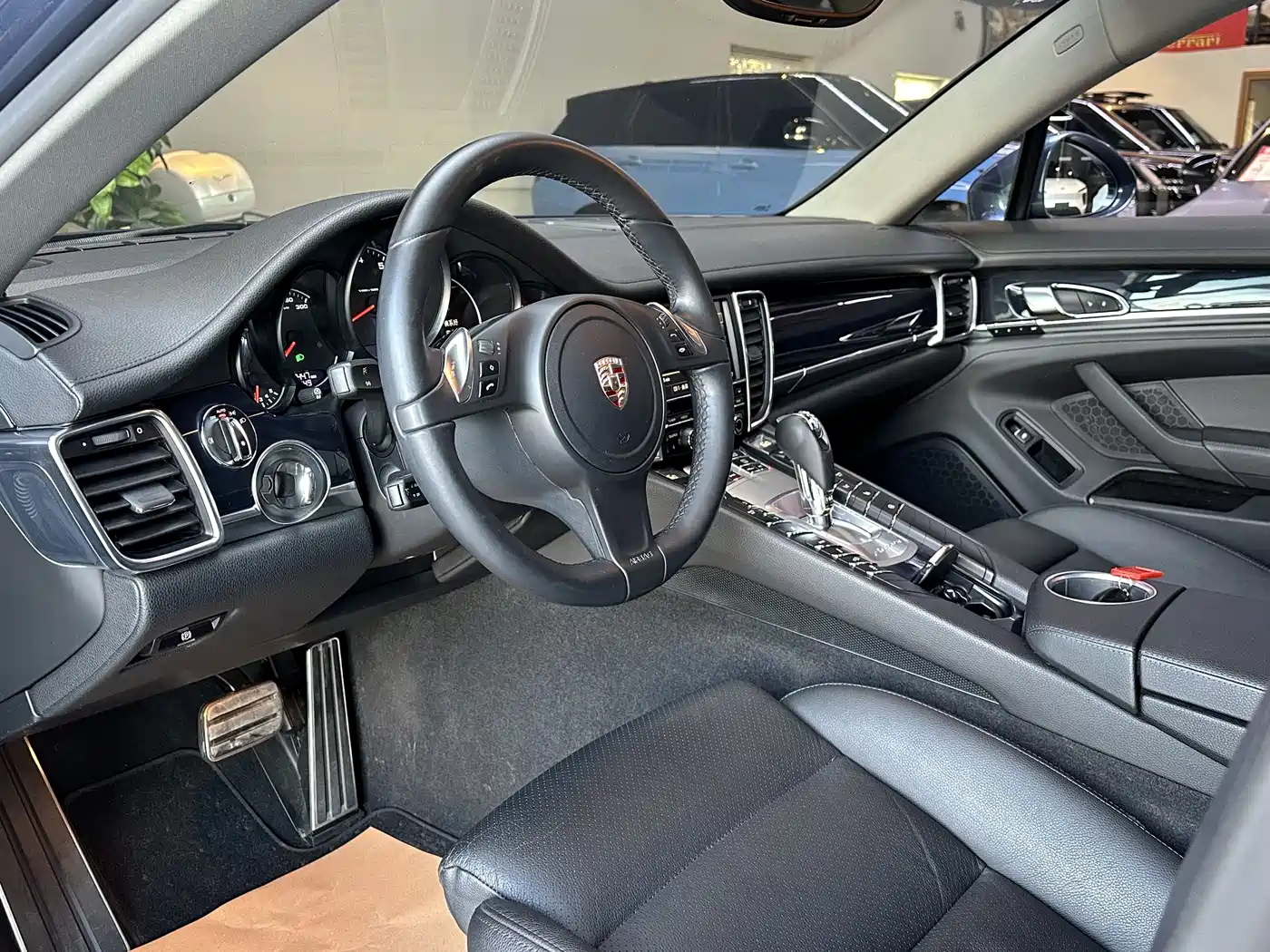 Porsche Panamera 2014 Panamera 4 3.0T фото 9