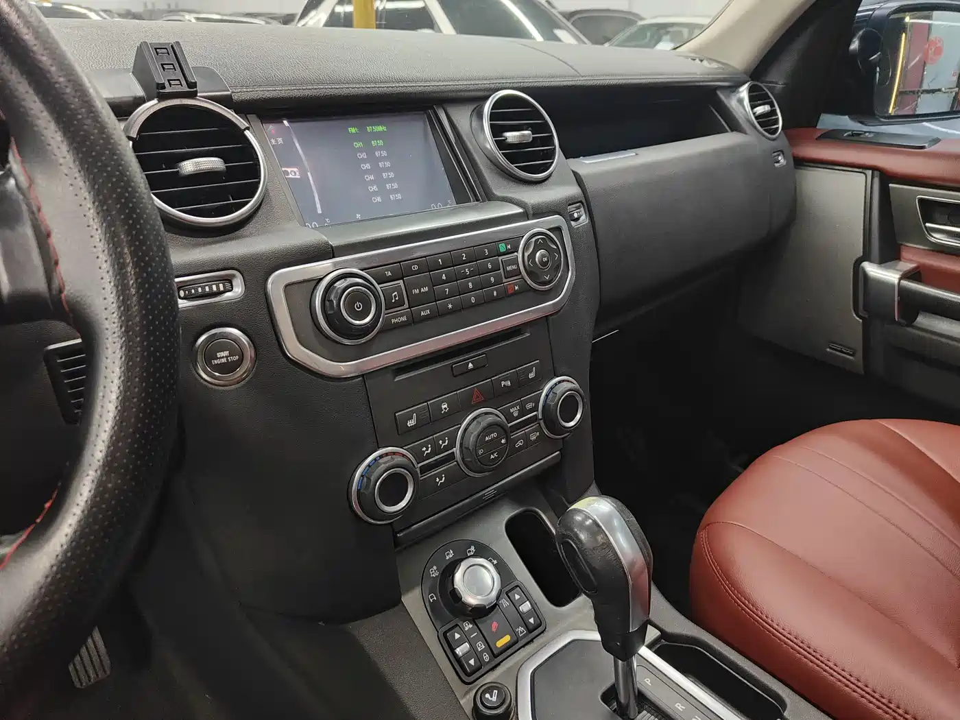Land Rover Discovery 2009 Model 2.7 TDV6-S фото 6