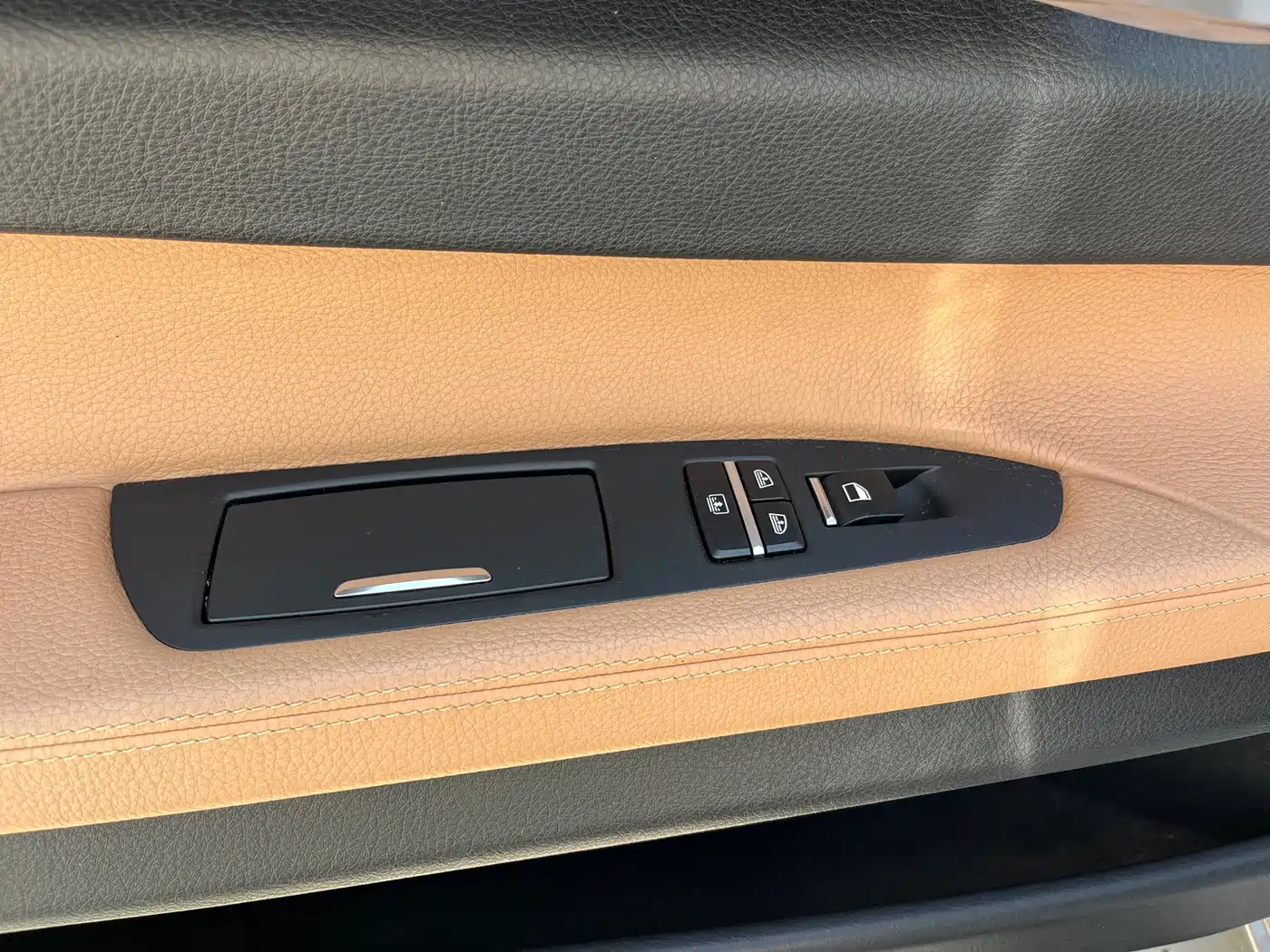 BMW 7 Series 2009 730Li Leading фото 12