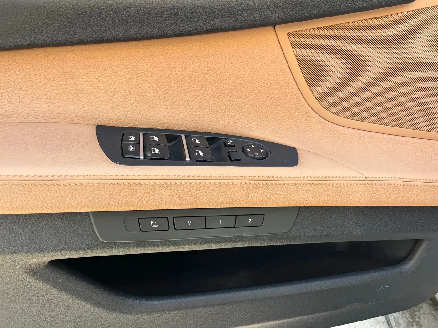 BMW 7 Series 2009 730Li Leading фото 8