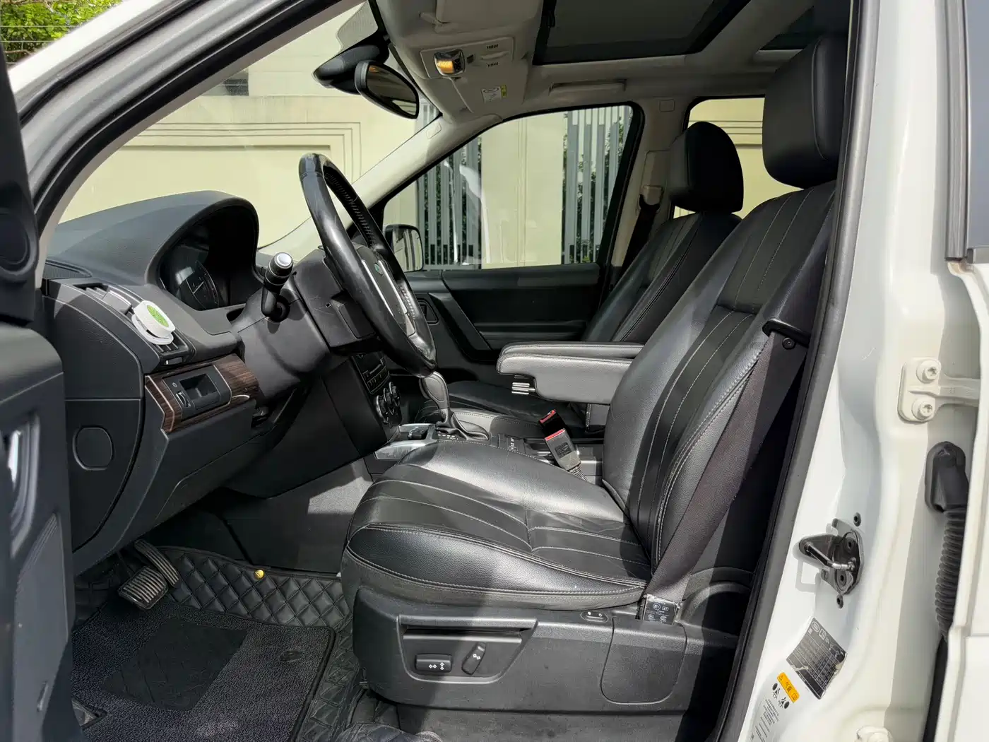 Land Rover Freelander 2 2014 2.0T Si4 SE Gasoline Edition фото 9