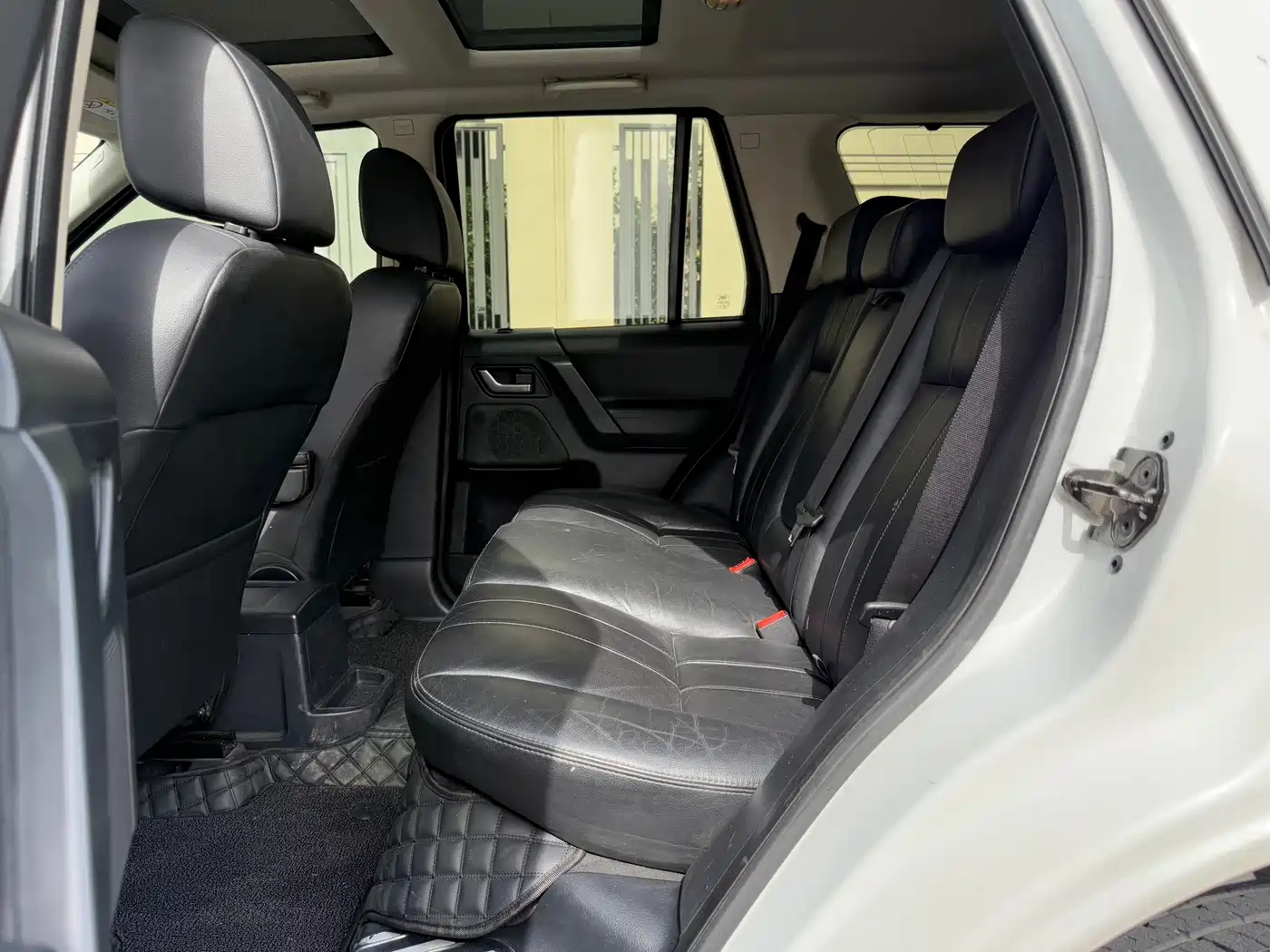 Land Rover Freelander 2 2014 2.0T Si4 SE Gasoline Edition фото 10