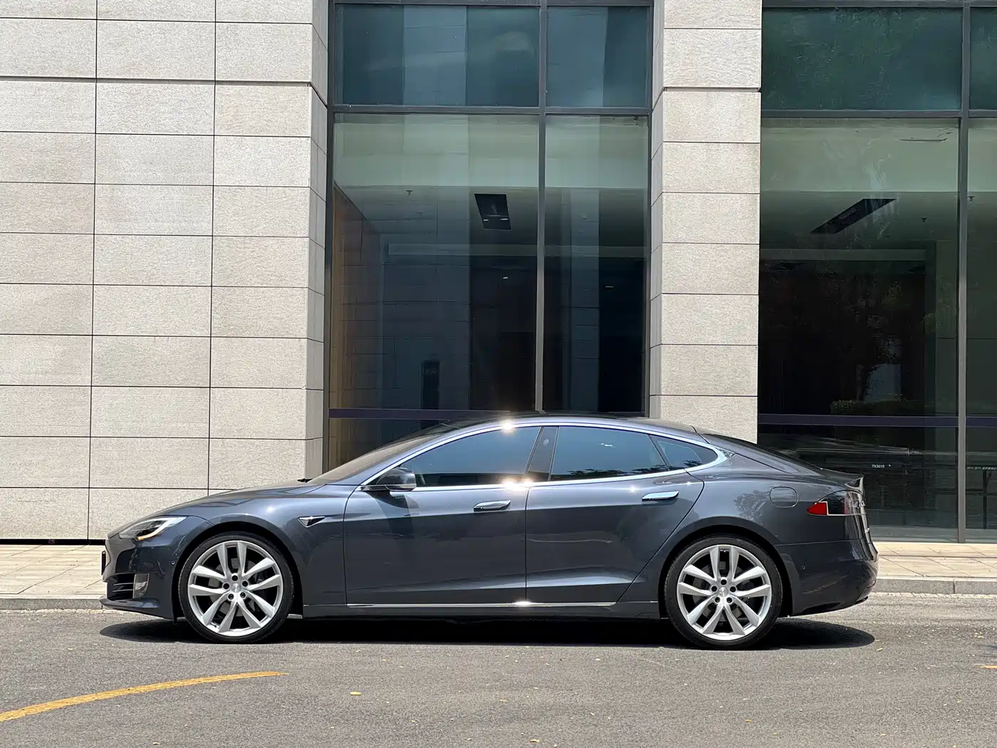 TESLA MODEL S