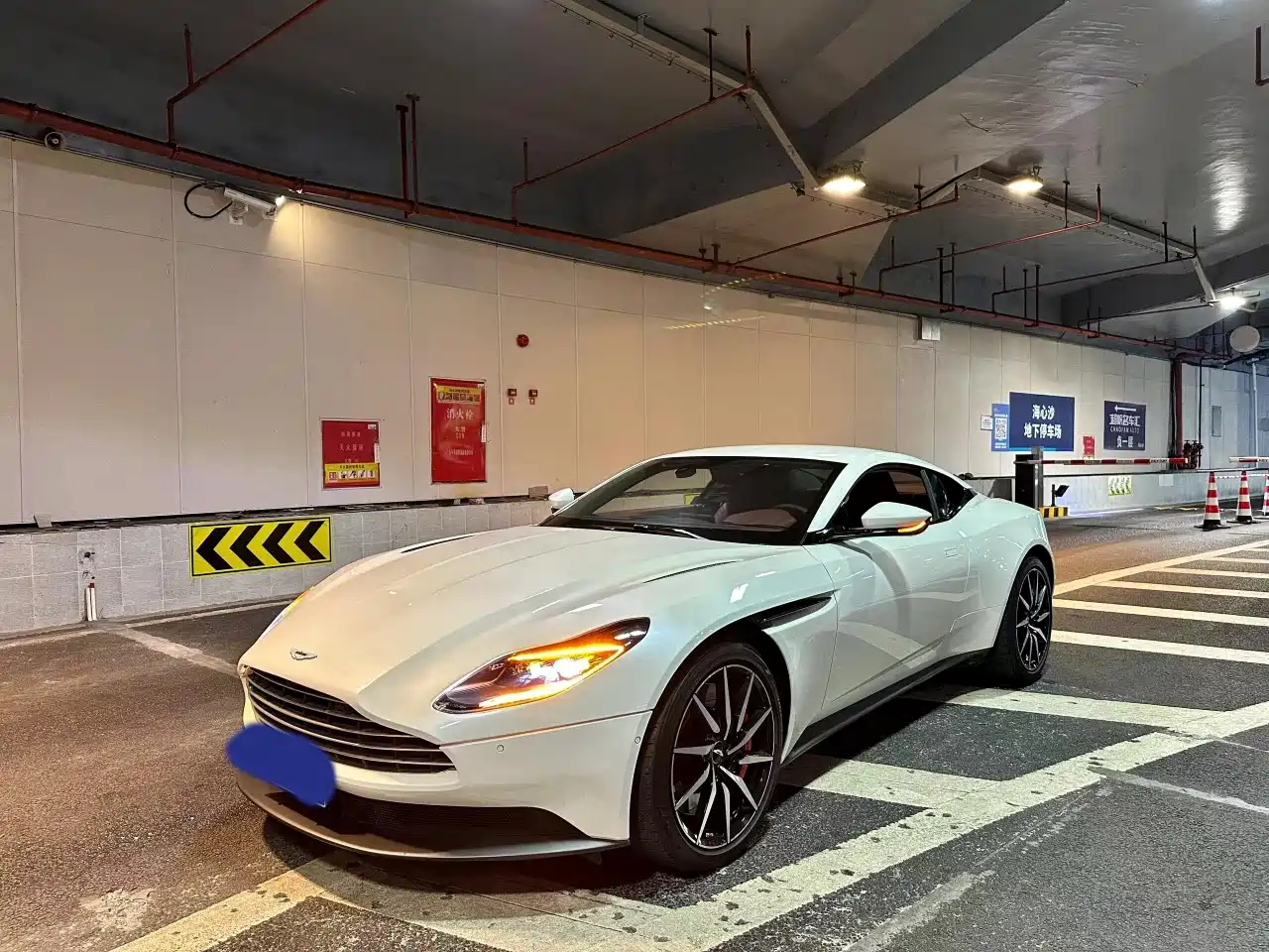 ASTON MARTIN DB11