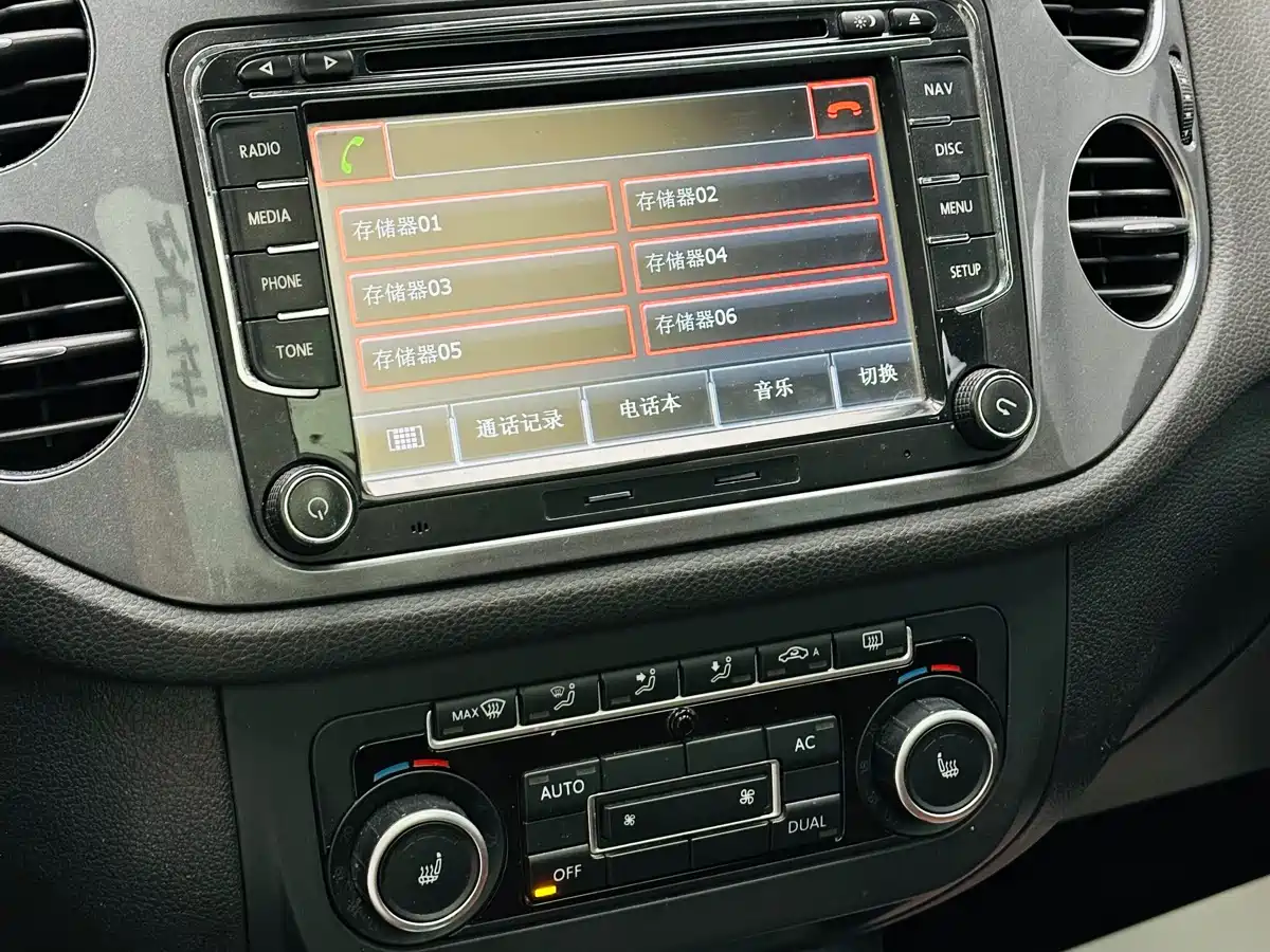 Volkswagen Tiguan 2012 2.0TSI Luxury Edition фото 8