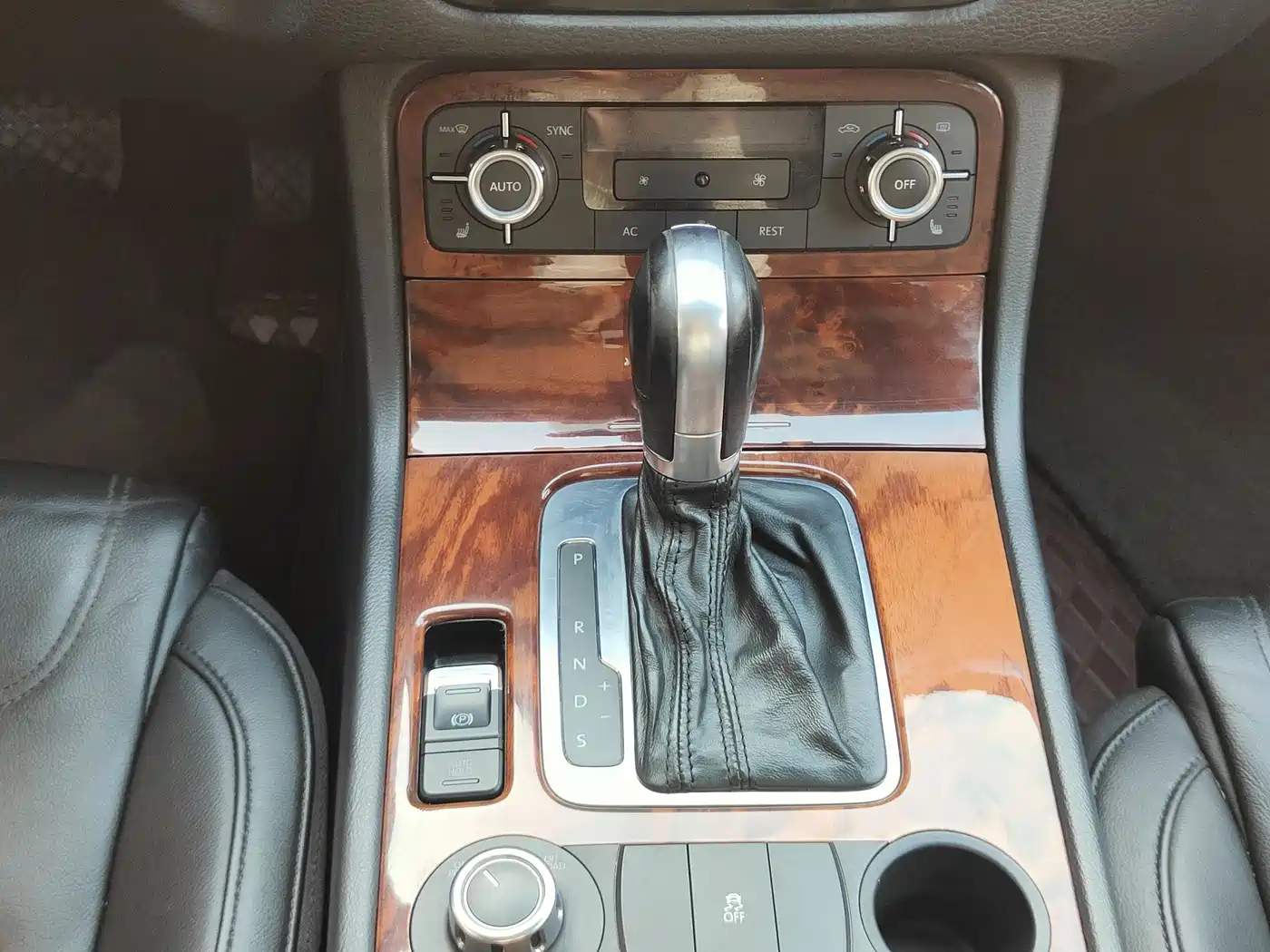 Volkswagen Touareg 2011 3.0TSI Comfort фото 17