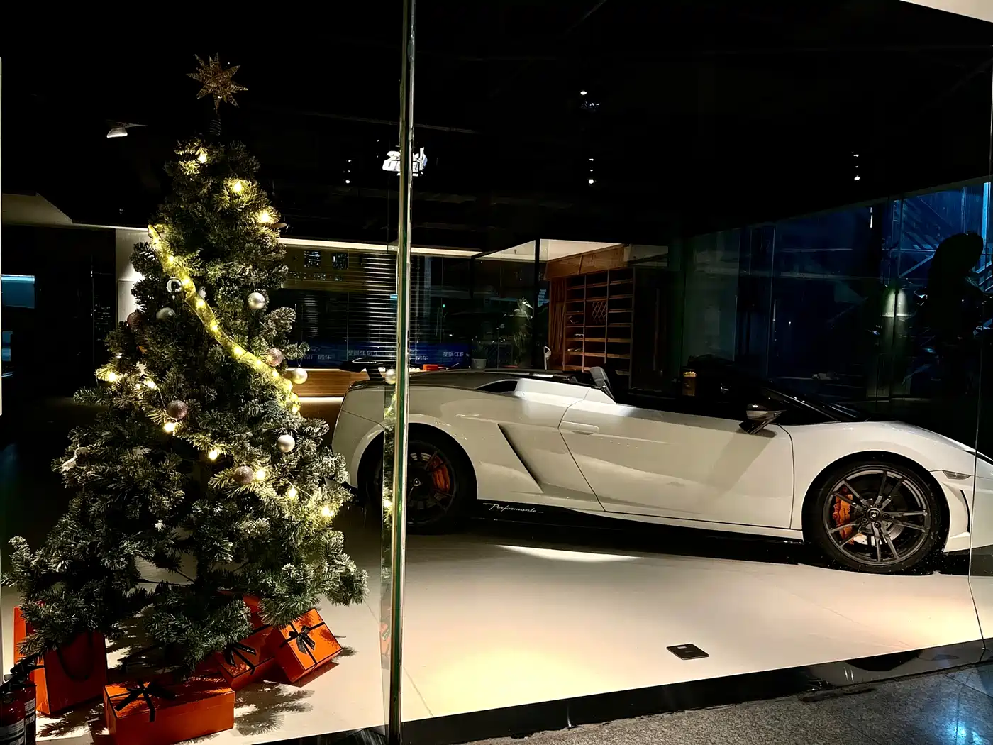 Lamborghini Gallardo 2011 LP 570-4 Spyder Performante фото 13