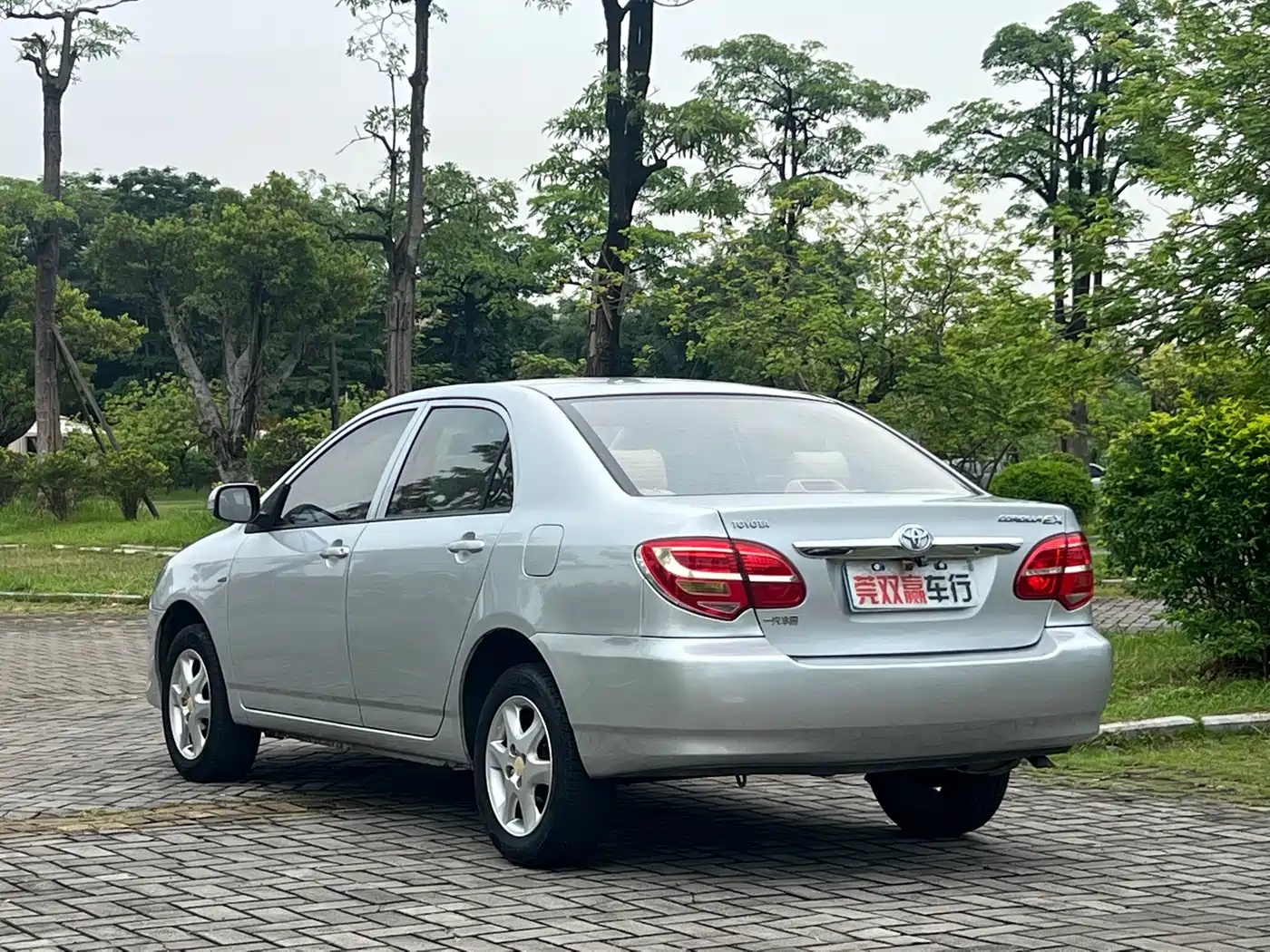 Toyota Corolla 2013 1.6L Automatic Luxury фото 5