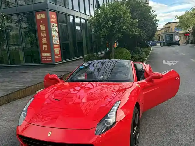 FERRARI CALIFORNIA T