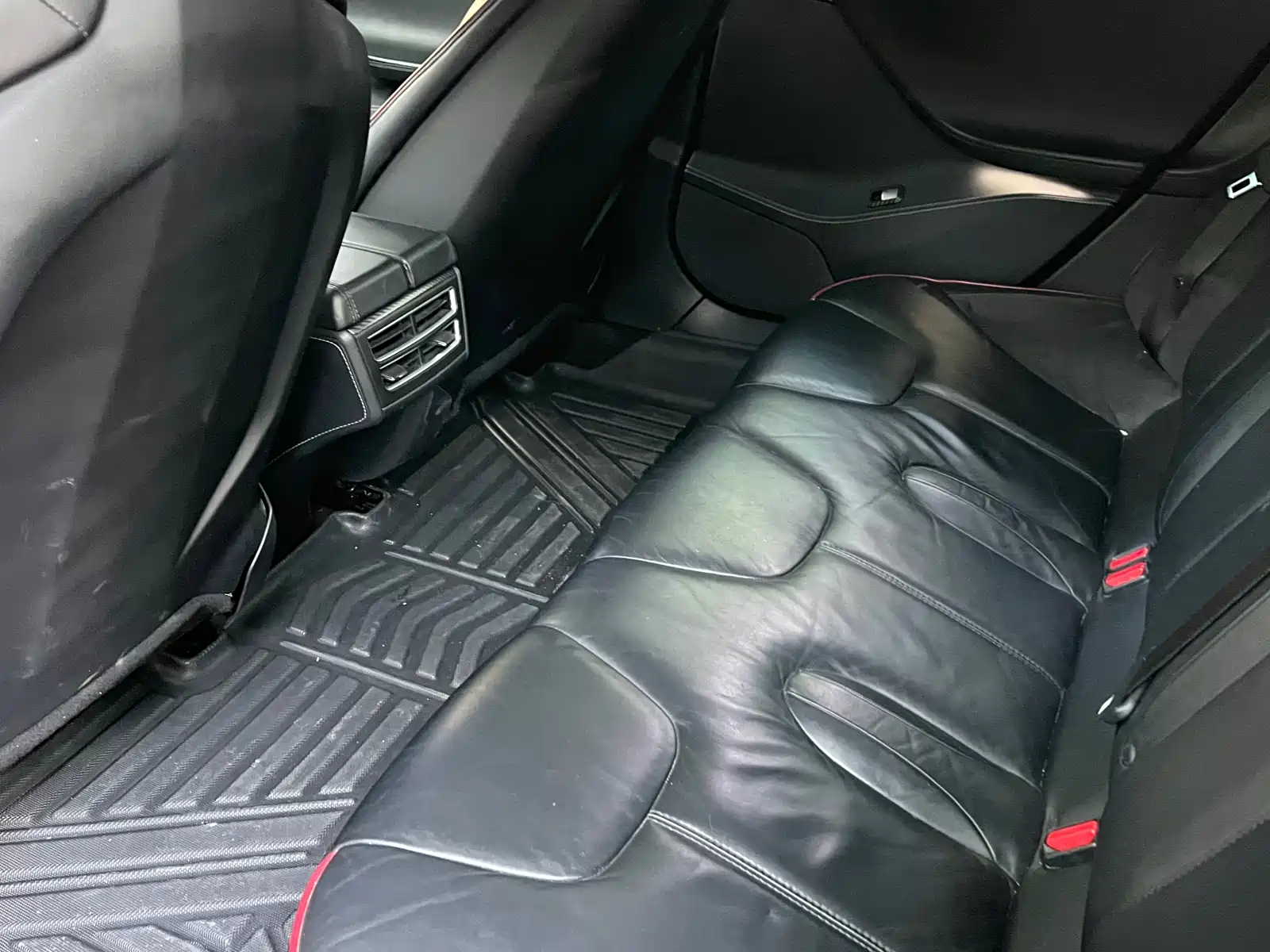 Фото 10 - Tesla Model S
