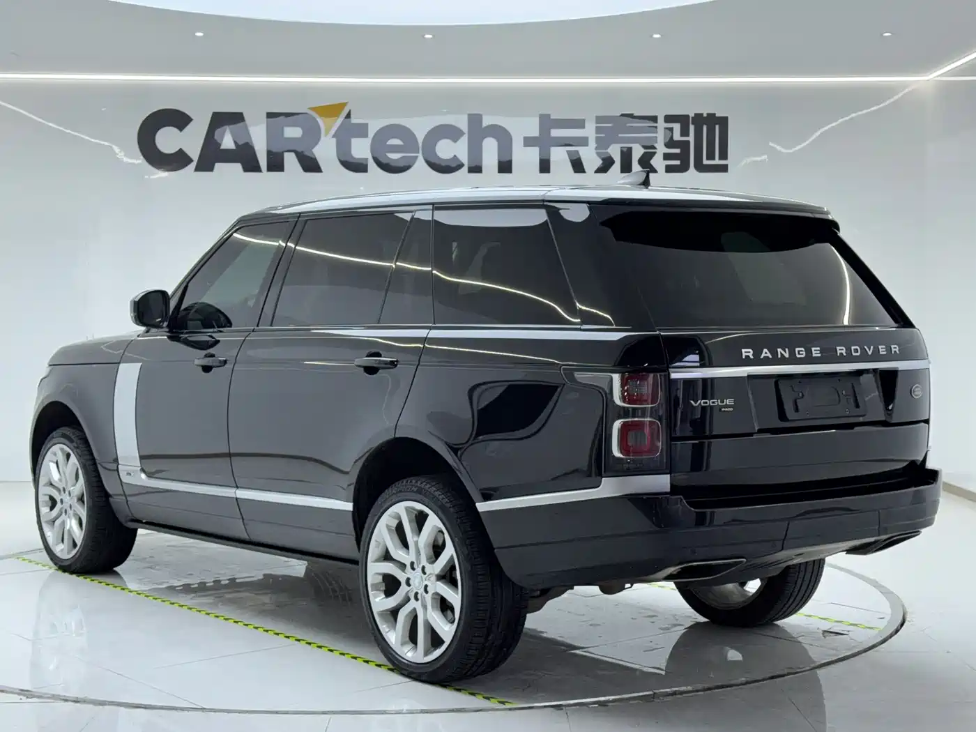 Land Rover Range Rover 2022 3.0 L6 400PS Heritage Extended Classic Edition фото 2