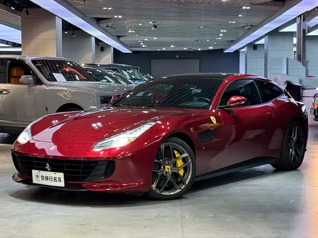 FERRARI GTC4LUSSO