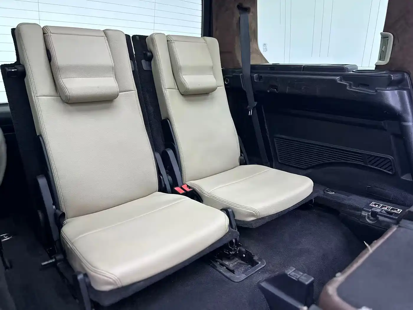 Land Rover Discovery 2010 4.0 V6 HSE Petrol фото 17