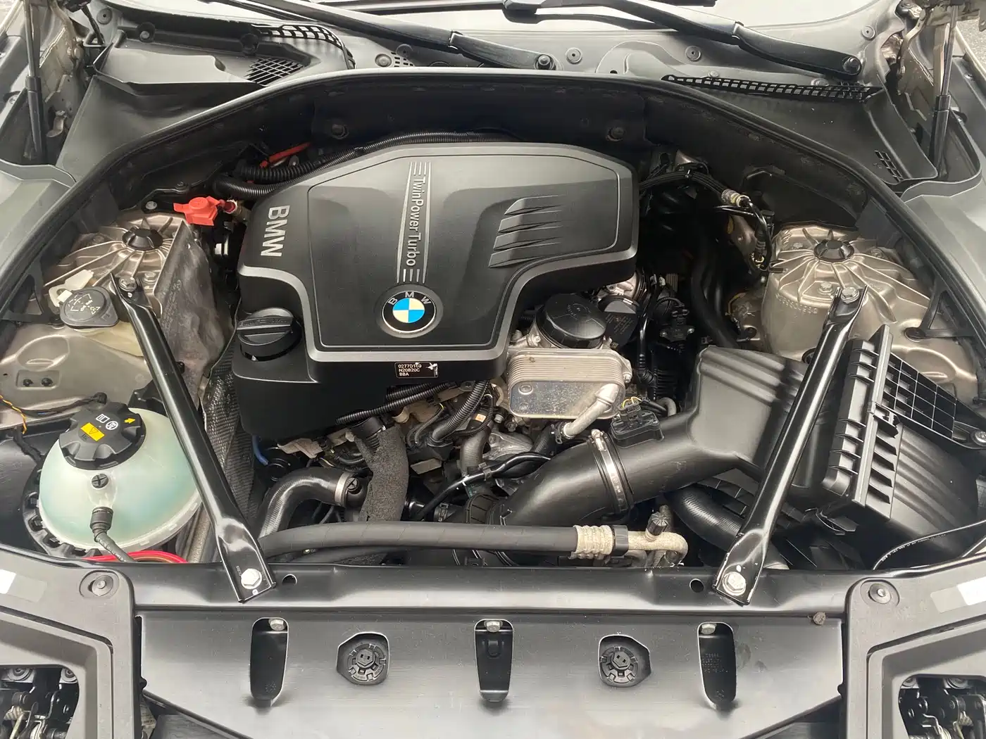 BMW 5 Series 2013 525Li Excellence Edition фото 24