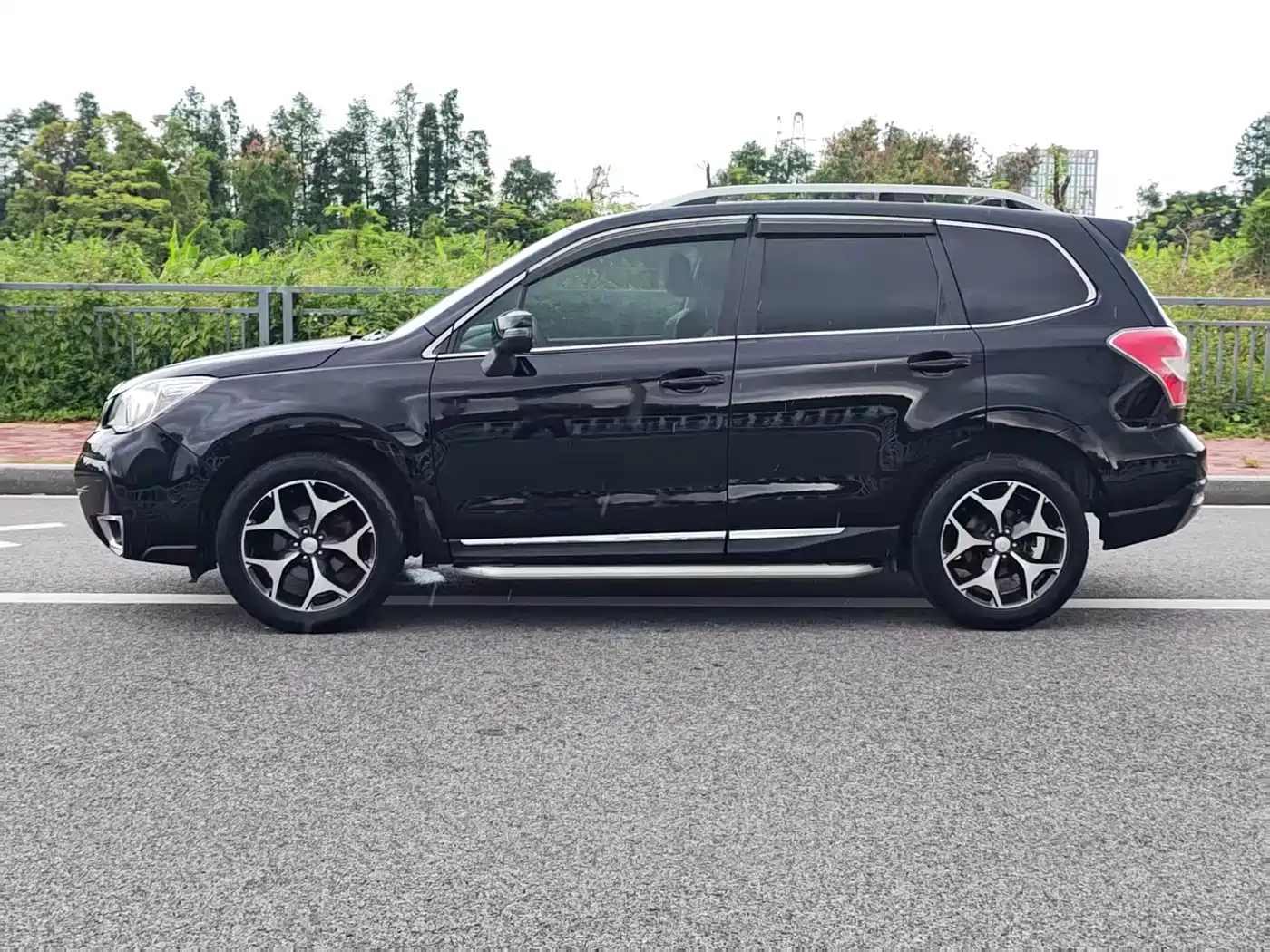 Subaru Forester 2015 2.0i Special Commemorative Edition фото 4