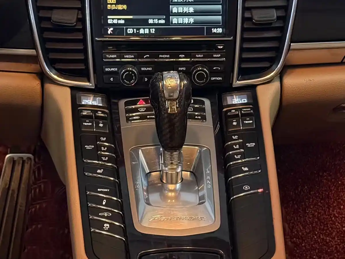 Porsche Panamera 2014 Panamera 4 3.0T фото 11